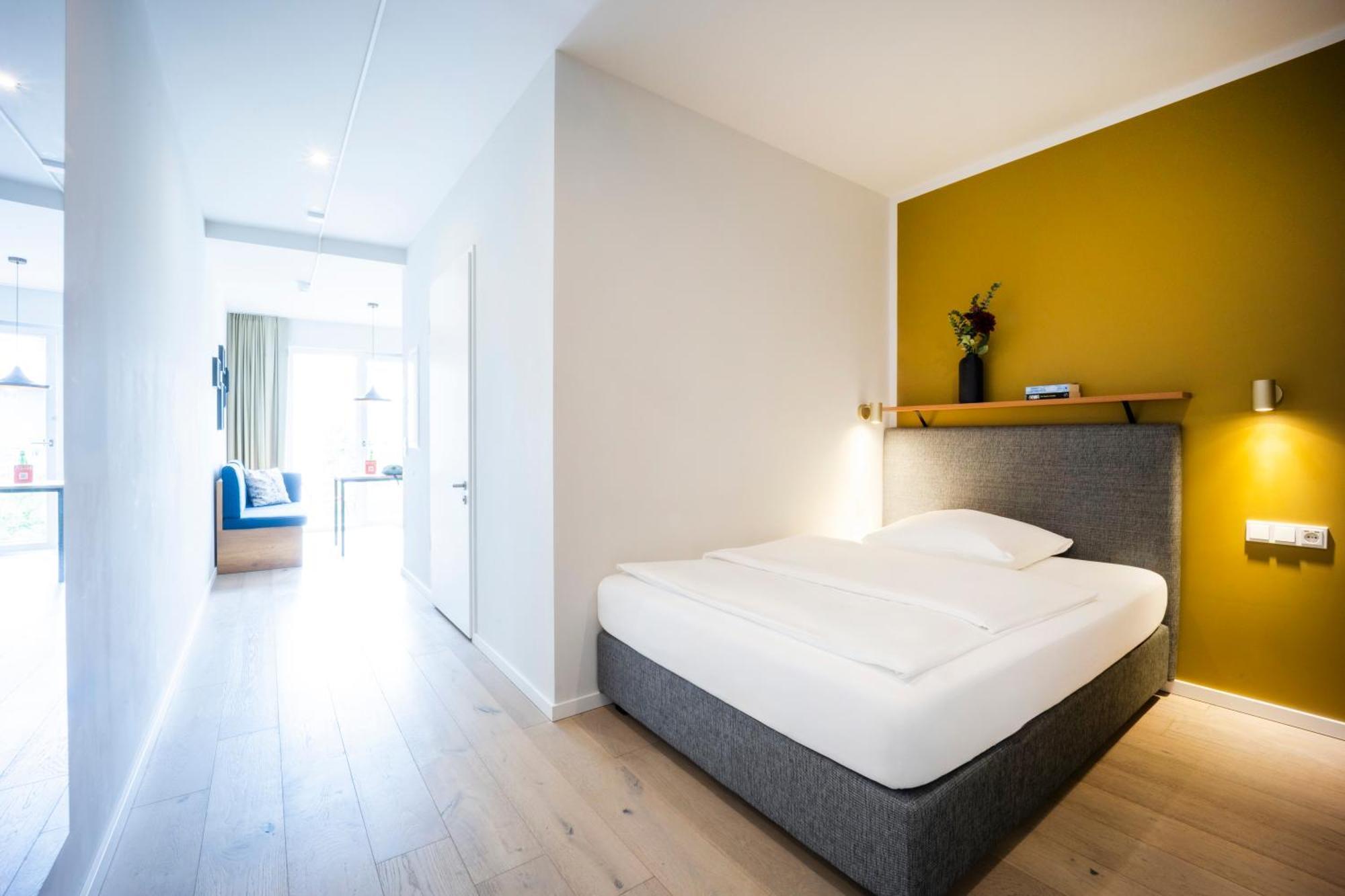 Apartment S Queen bed