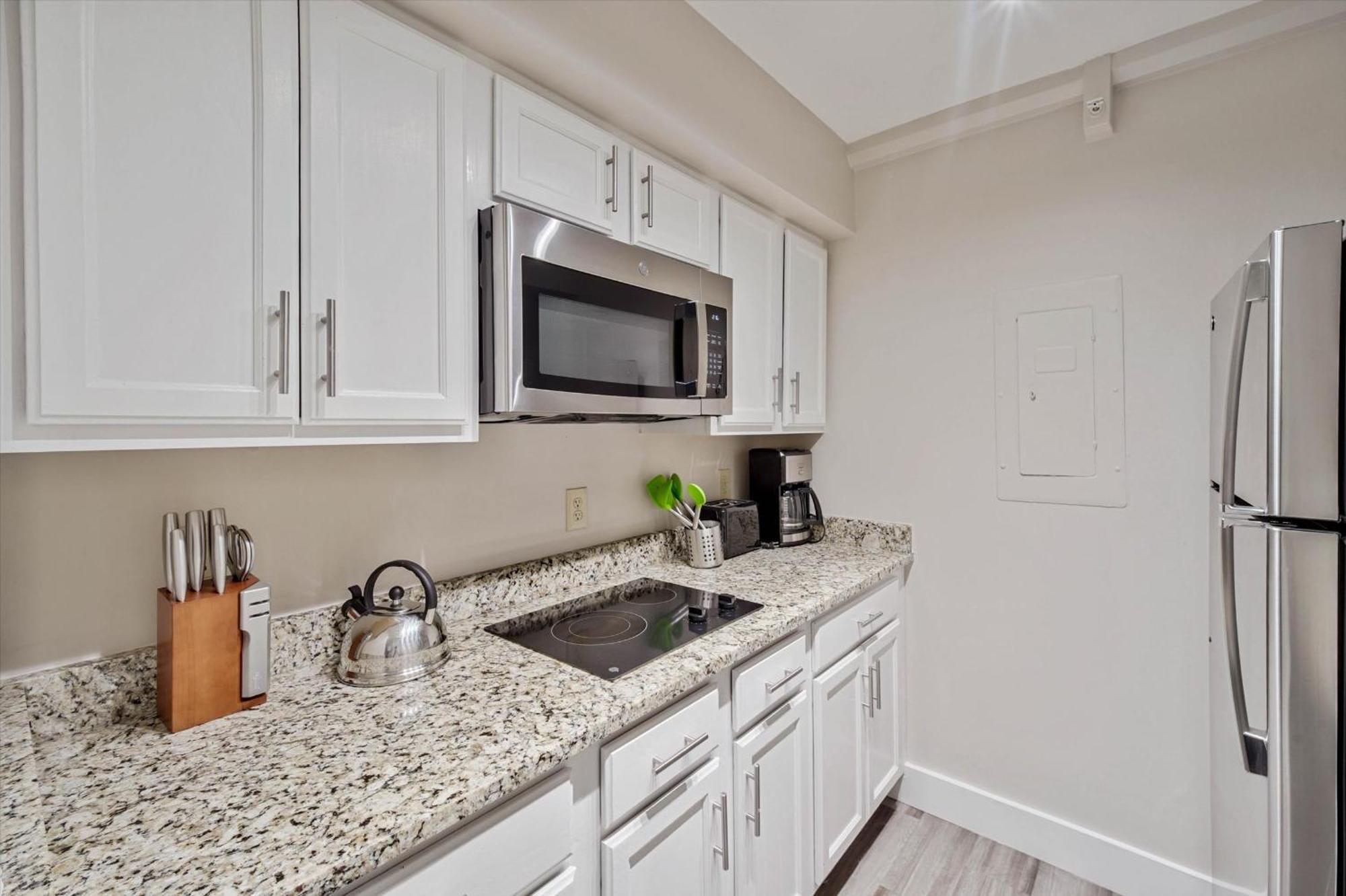 Classic King Studio Kitchenette