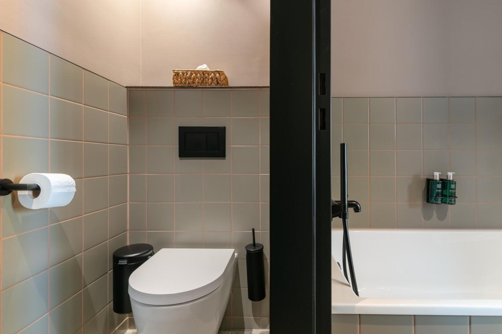 Twin Room Bath TWIN