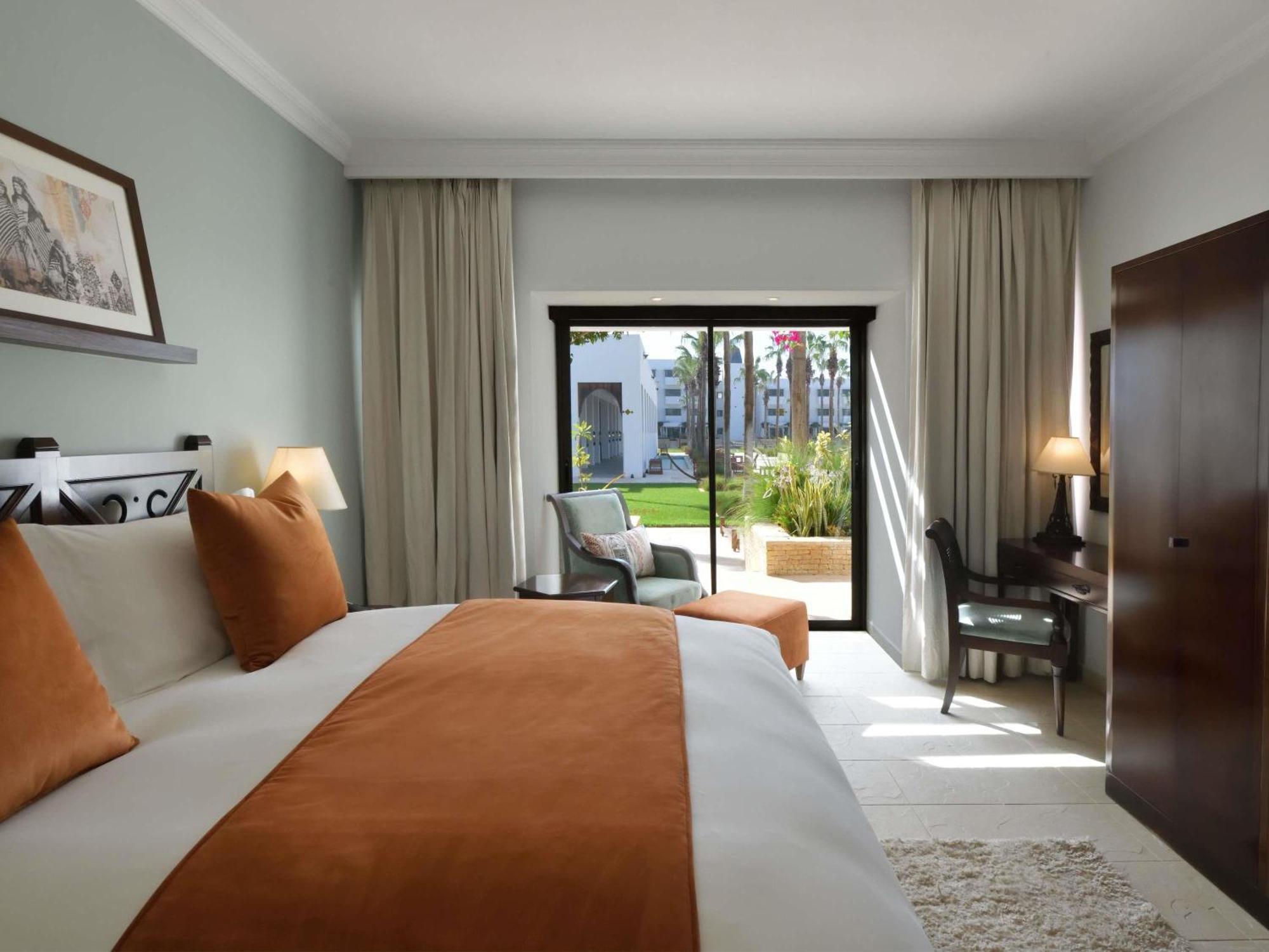 Deluxe King Room Terrace Pool View