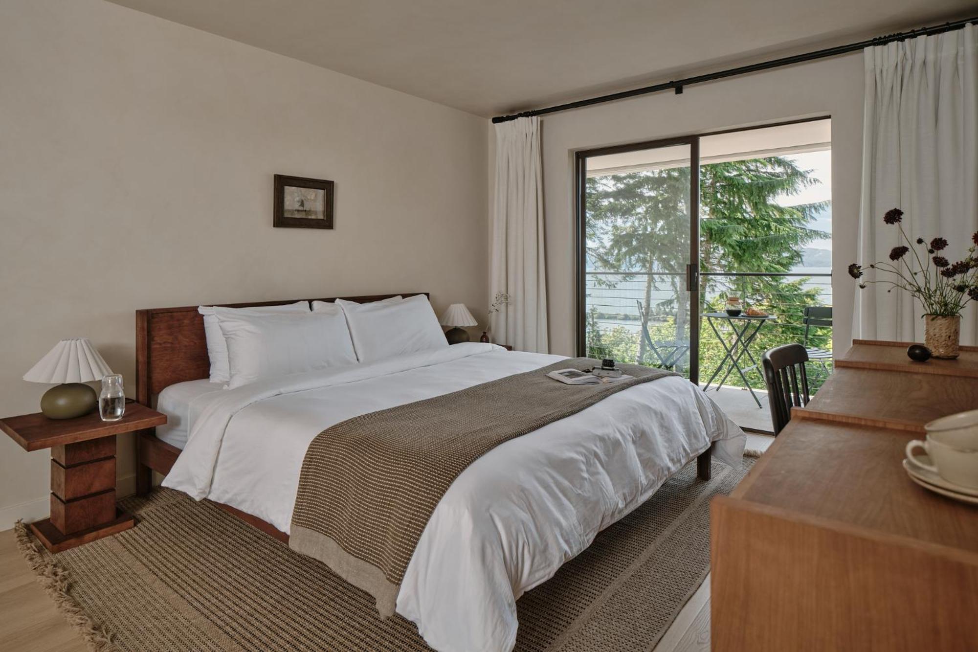 Signature River View King Suite