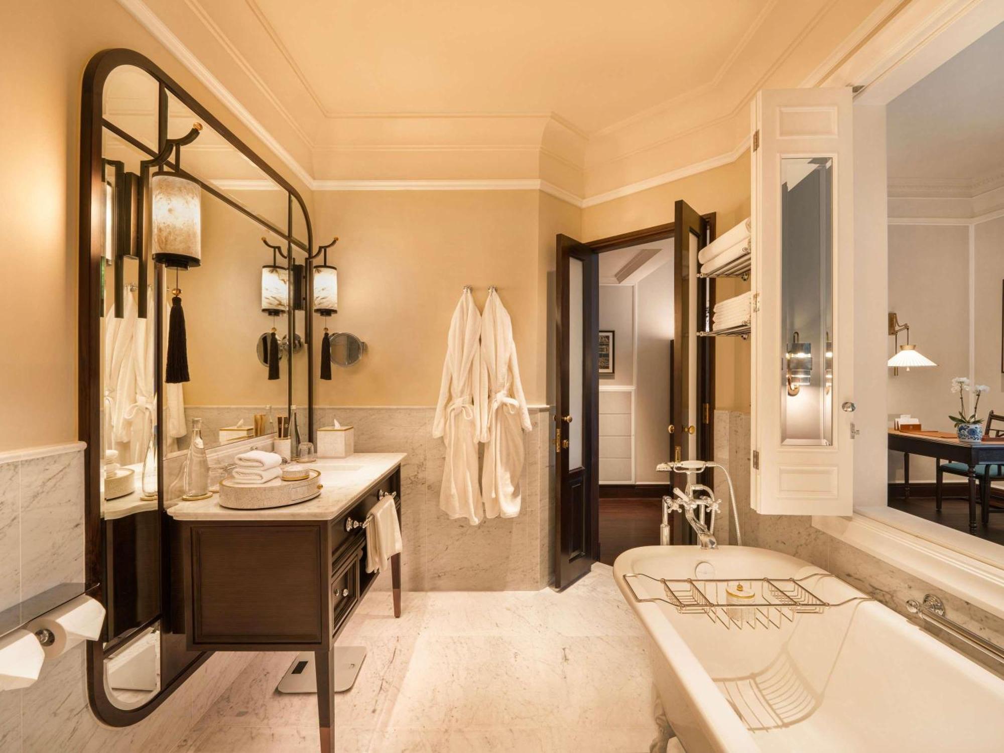 Heritage Wing Grand Luxury Room Twin Beds Metropole Privileges Benefits