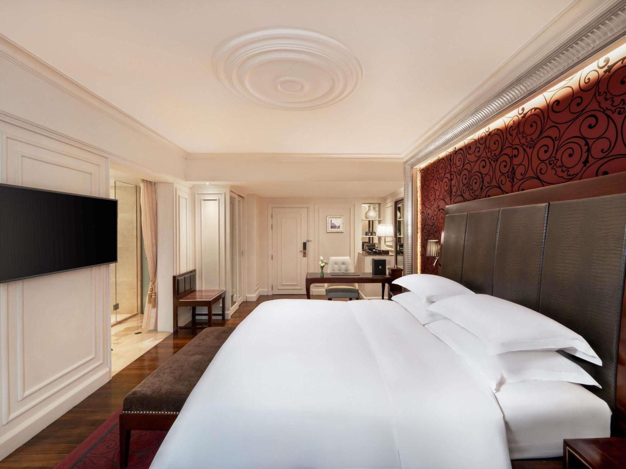 Opera Wing Grand Premium Room King Bed Club Lounge Benefits