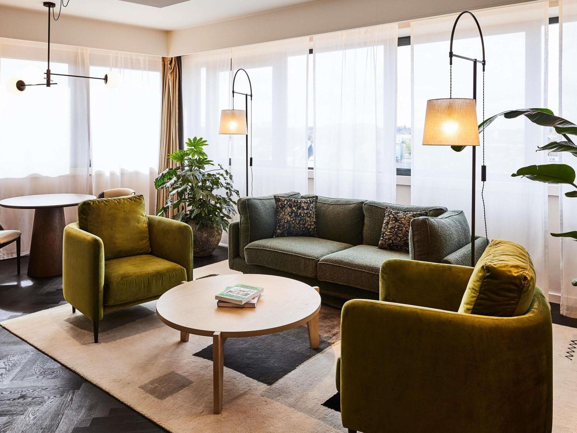 One-Bedroom Prestige King Suite Separate Living Area