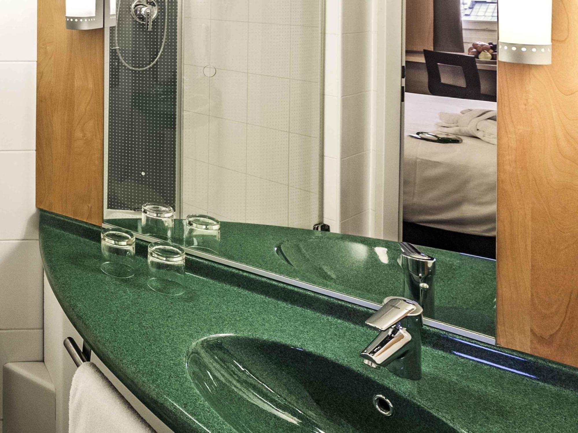 Room 1 double bed