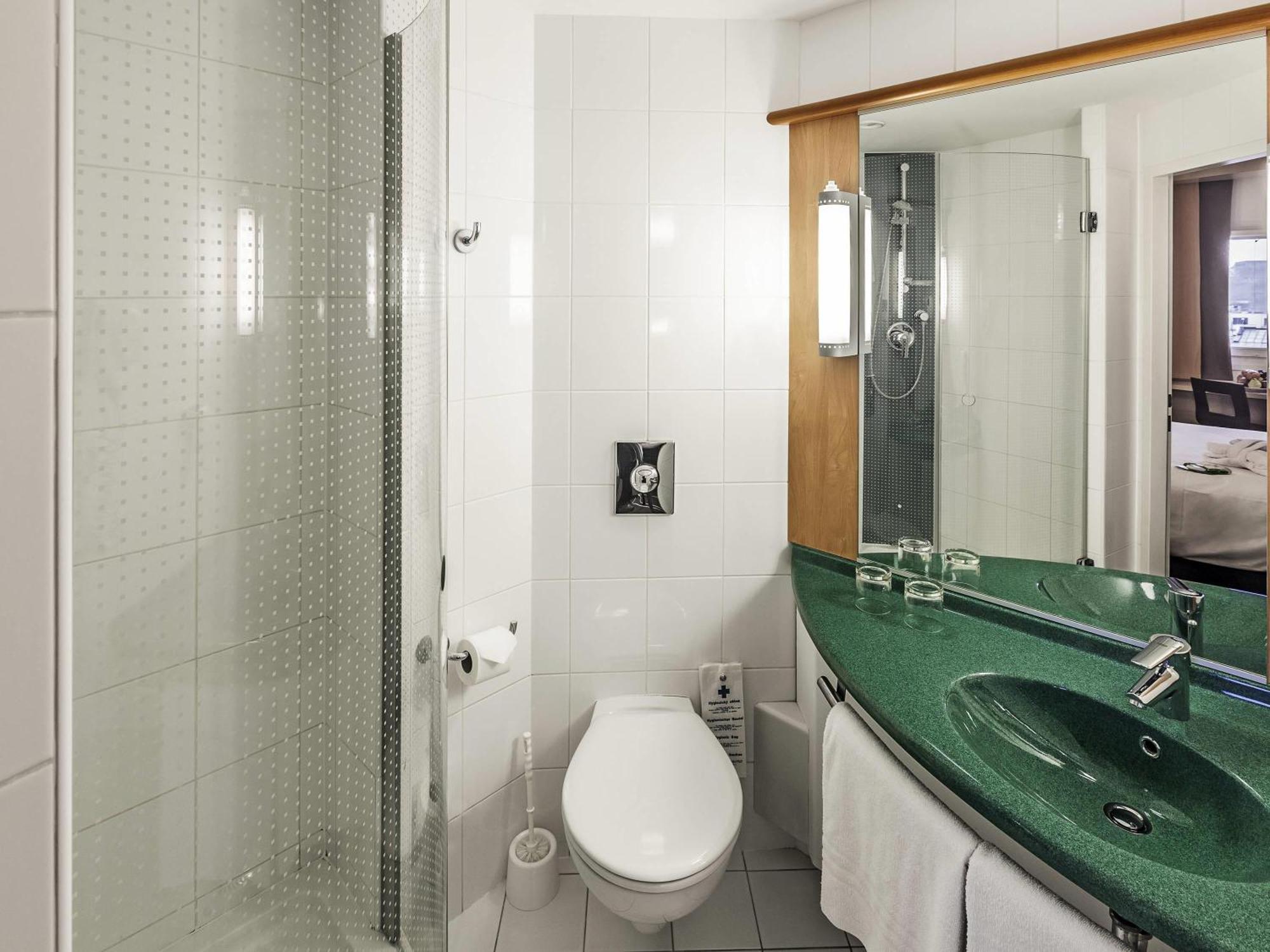 Room 1 double bed