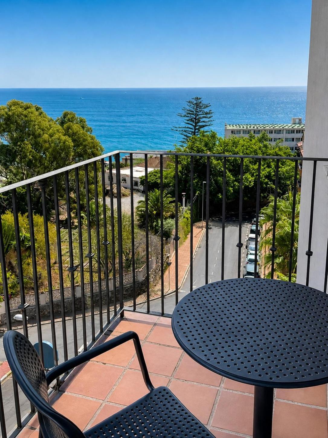 One-Bedroom Apartment Side Sea View