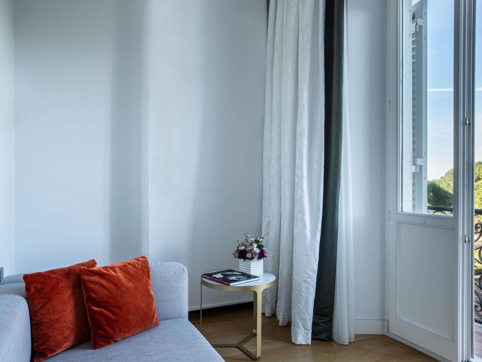 Premium Luxury Room Juliet Balcony