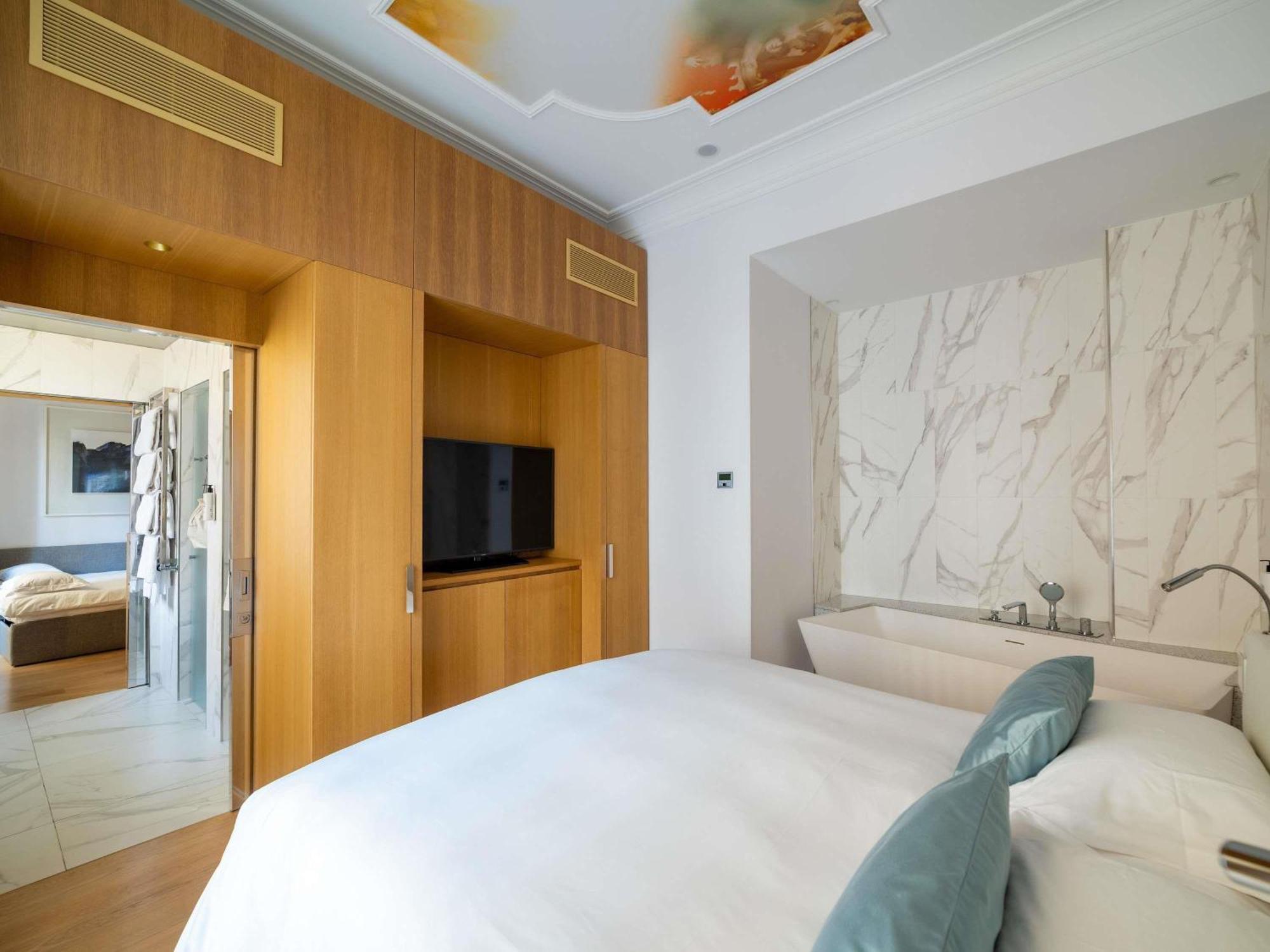 Junior Suite Room
