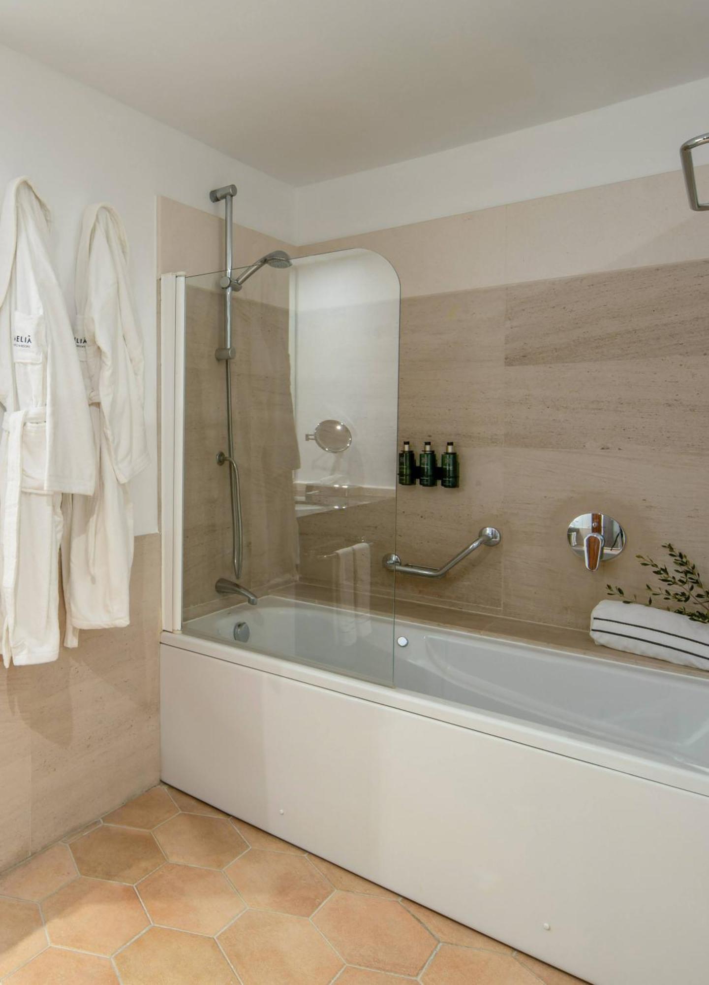 Junior Suite Kitchenette