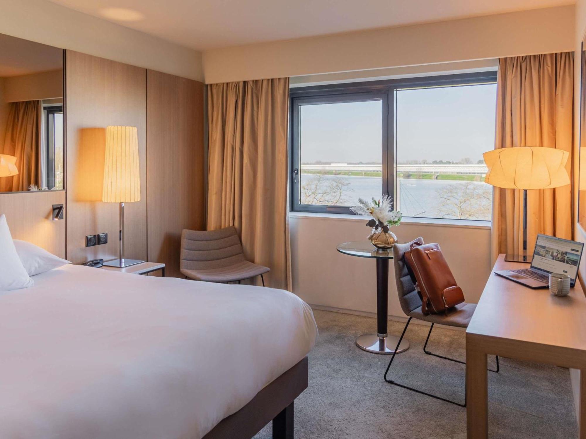 Deluxe Double Room Lake View