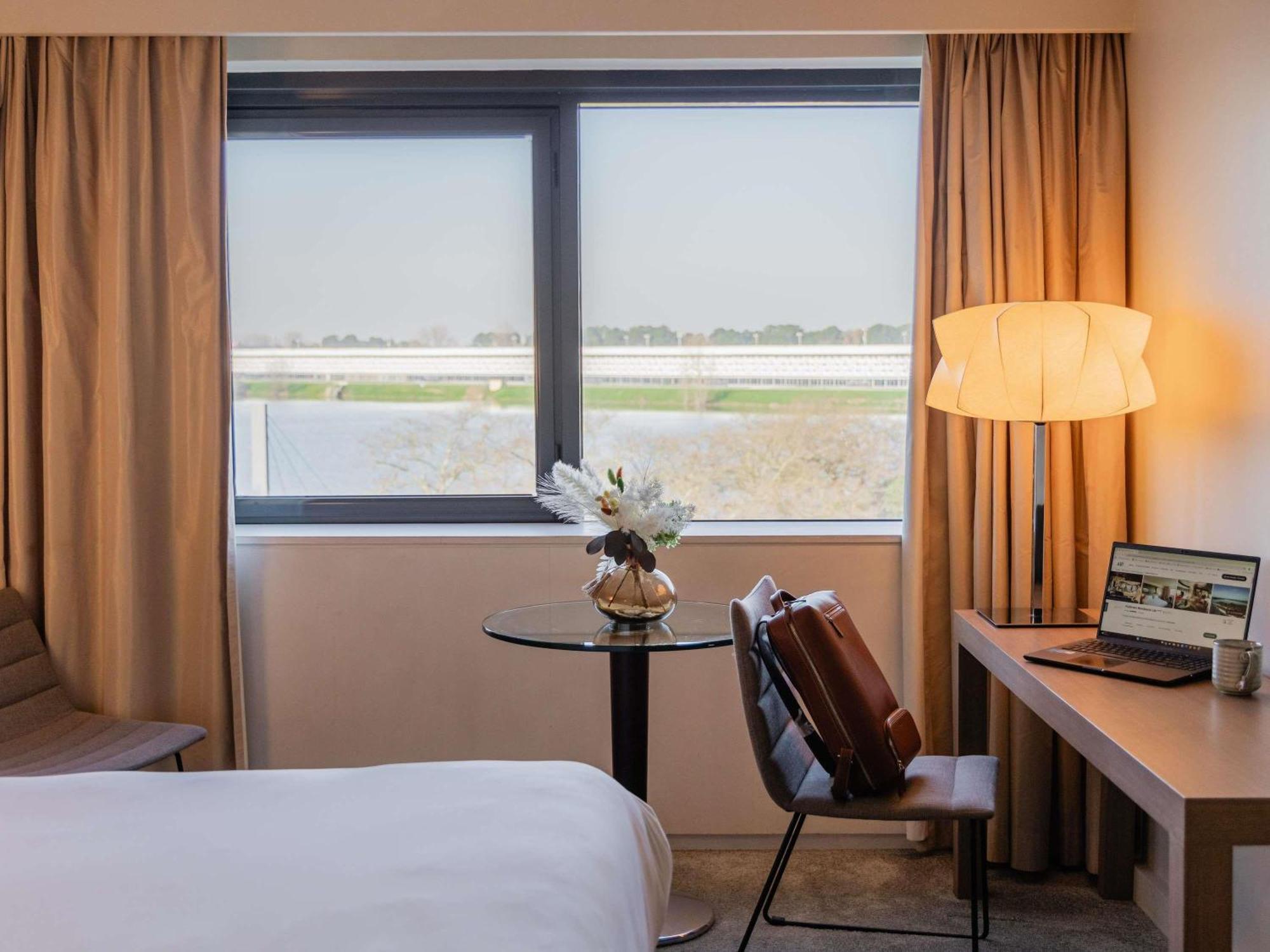 Deluxe Double Room Lake View