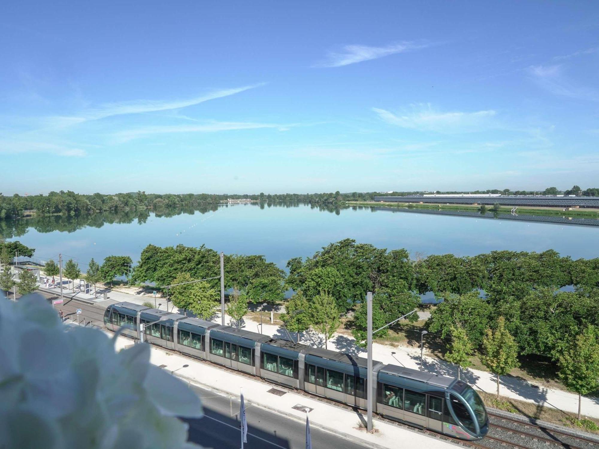 Deluxe Double Room Lake View