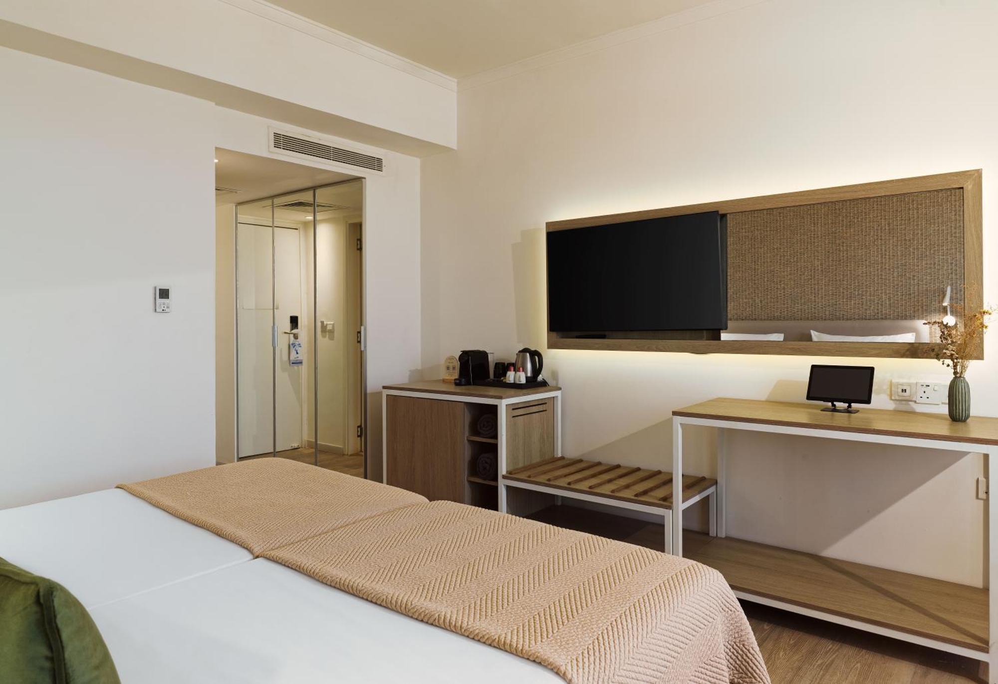 Deluxe Twin Room Side Sea View