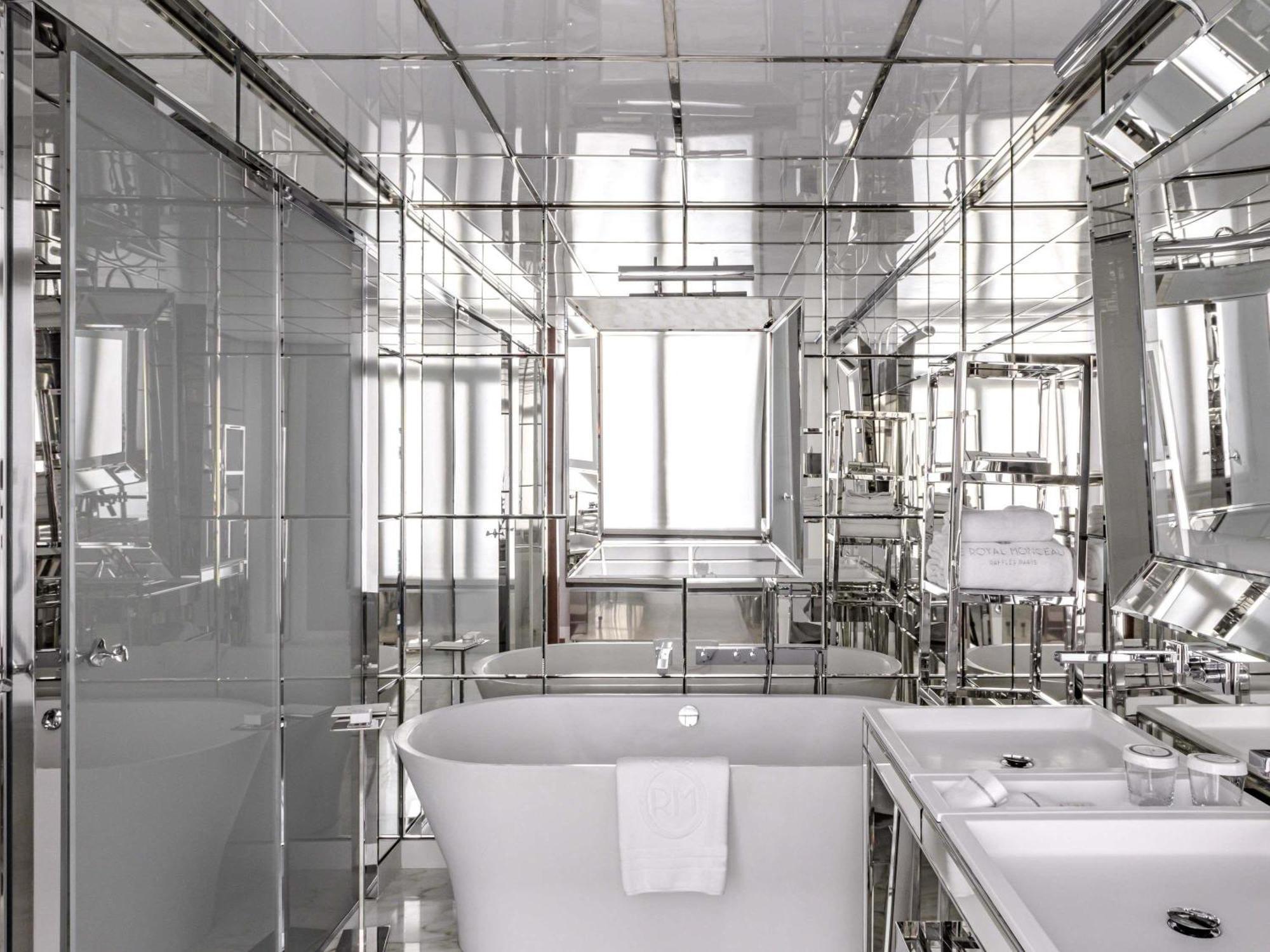 Deluxe Collection Room