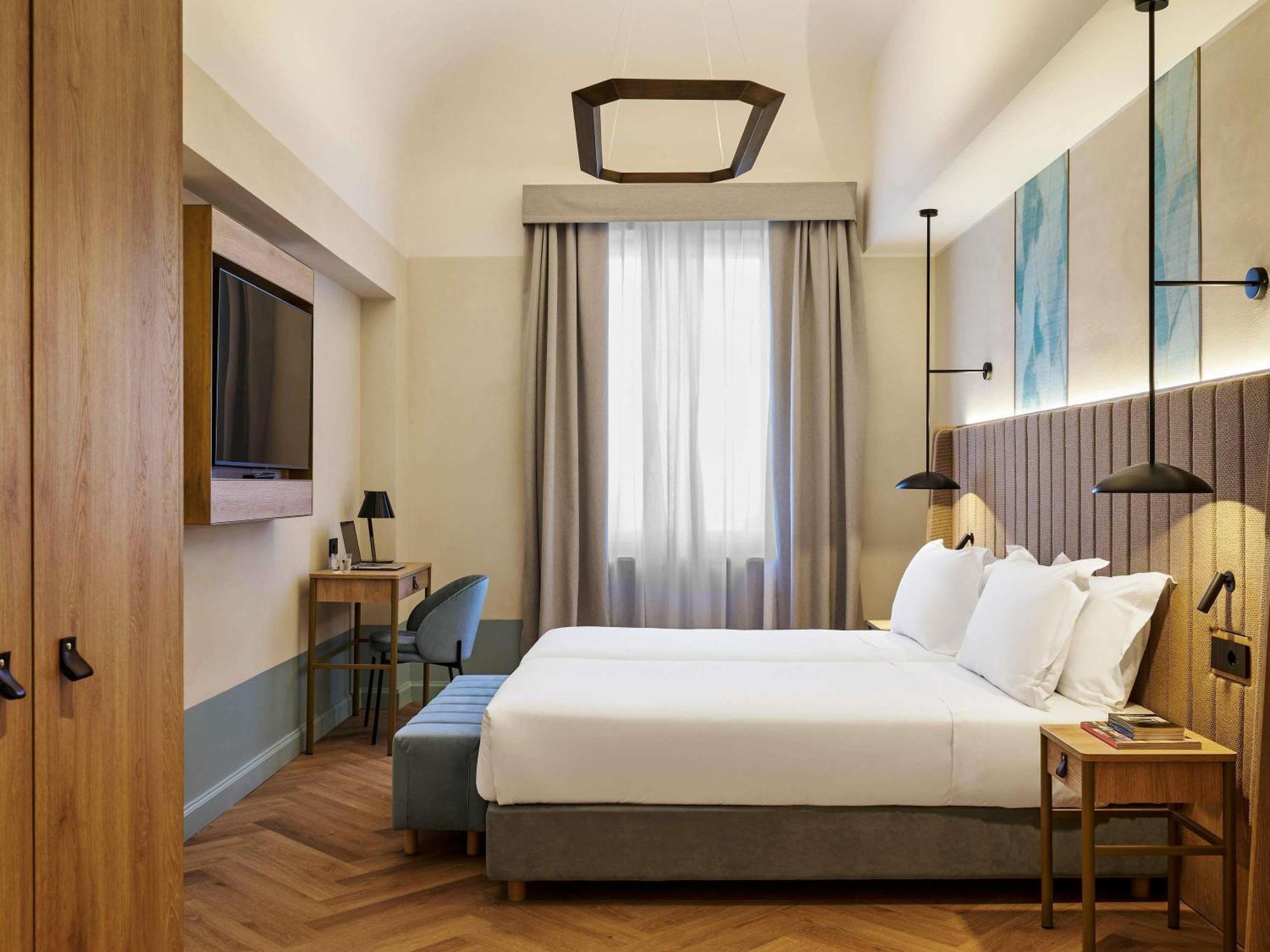 Deluxe Room Twin Beds