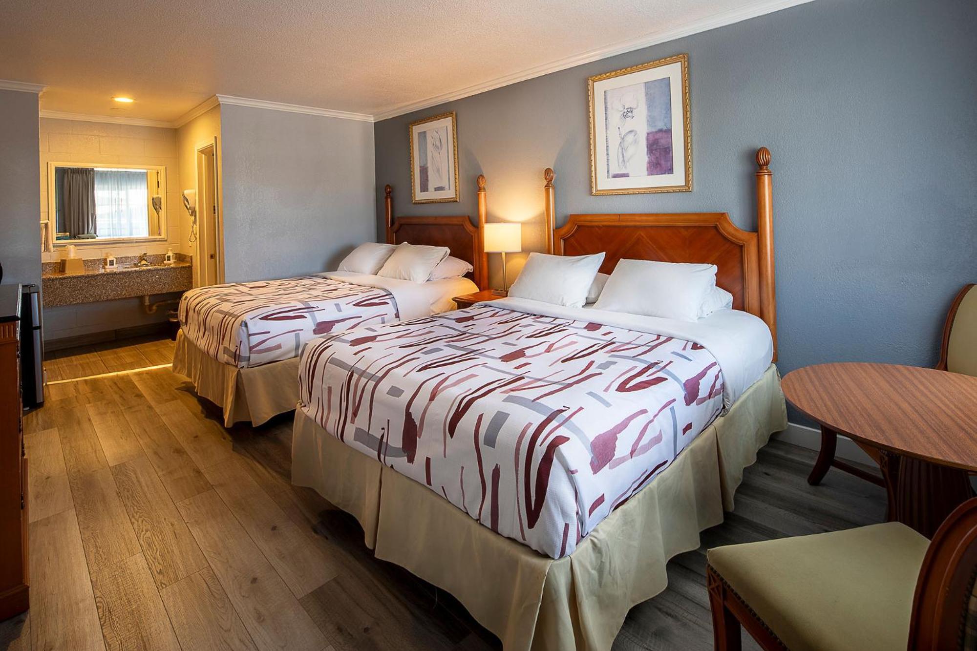 2 Queen Bed