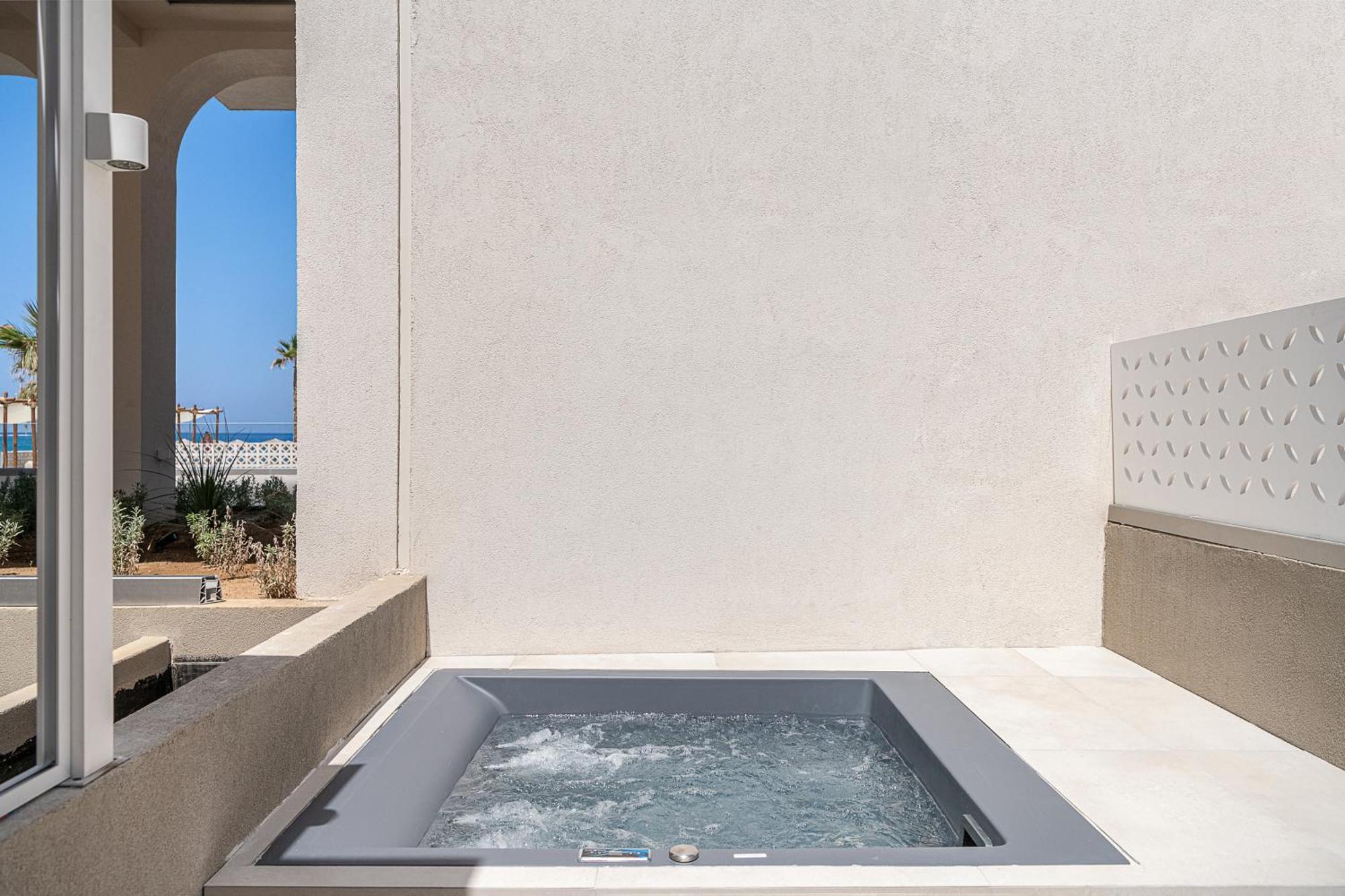 Studio Spa Bath