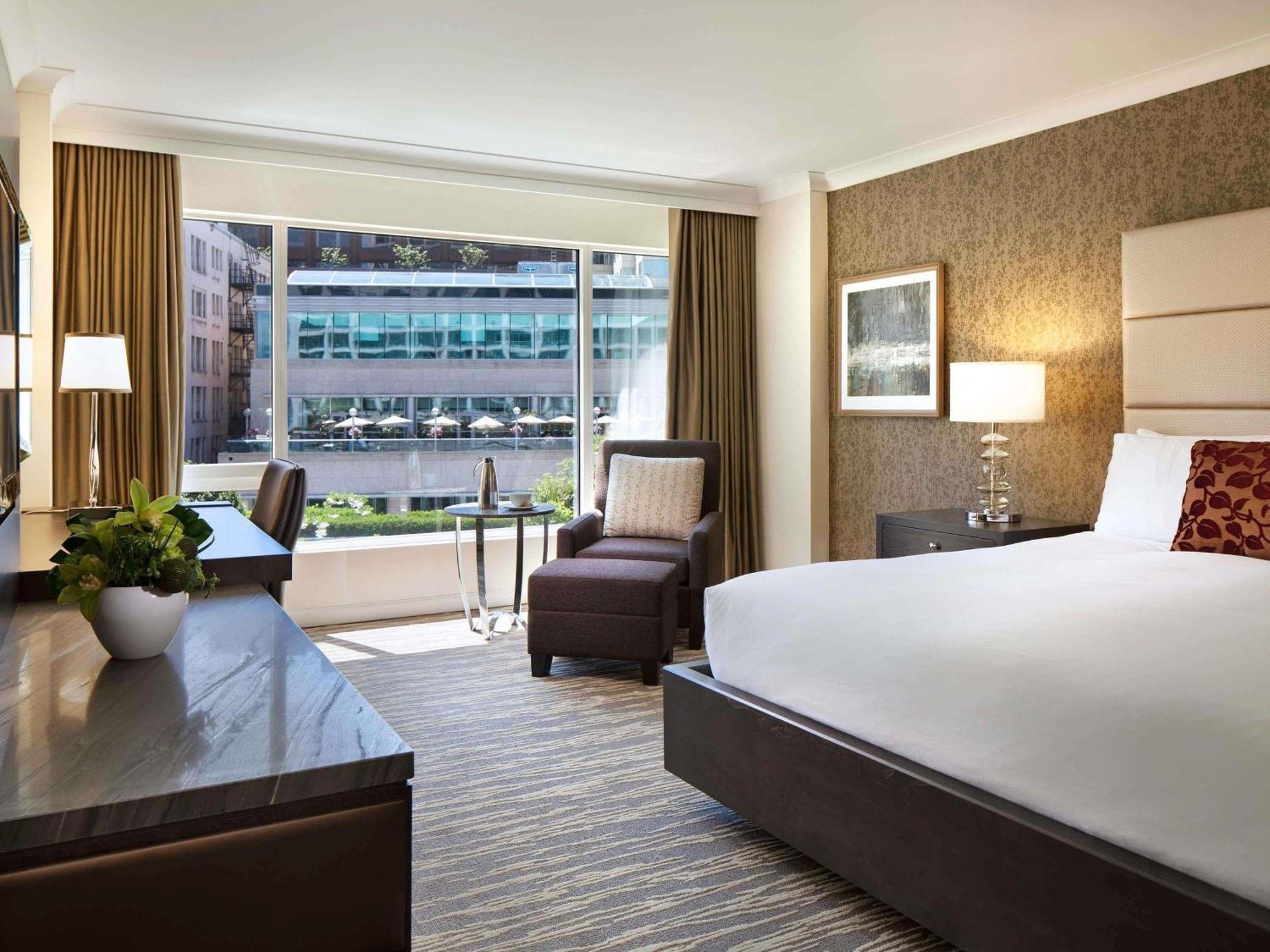 Fairmont City View Room King Bed