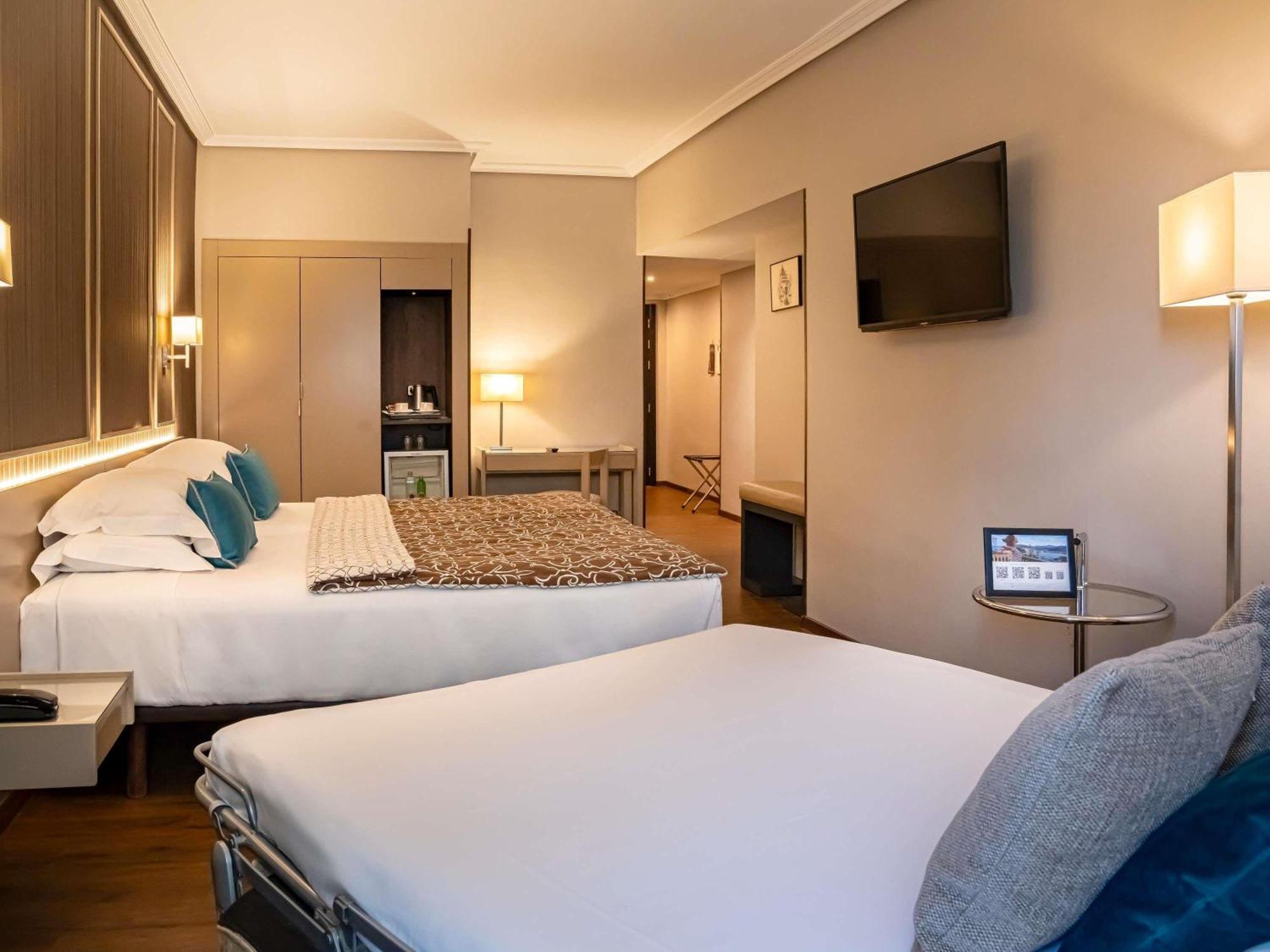 Standard Twin Room Sofa mountain view