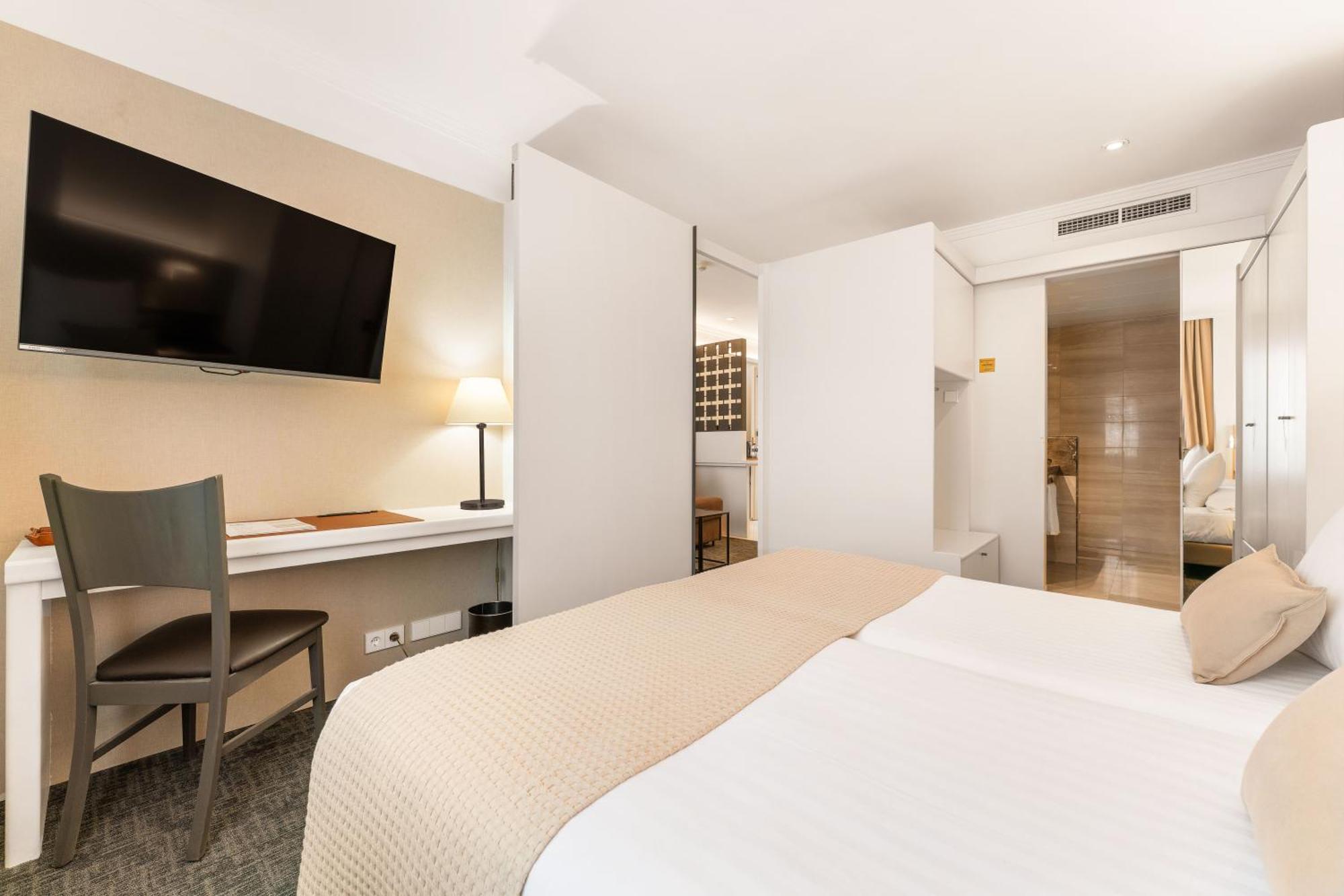 Superior Suite Kitchenette