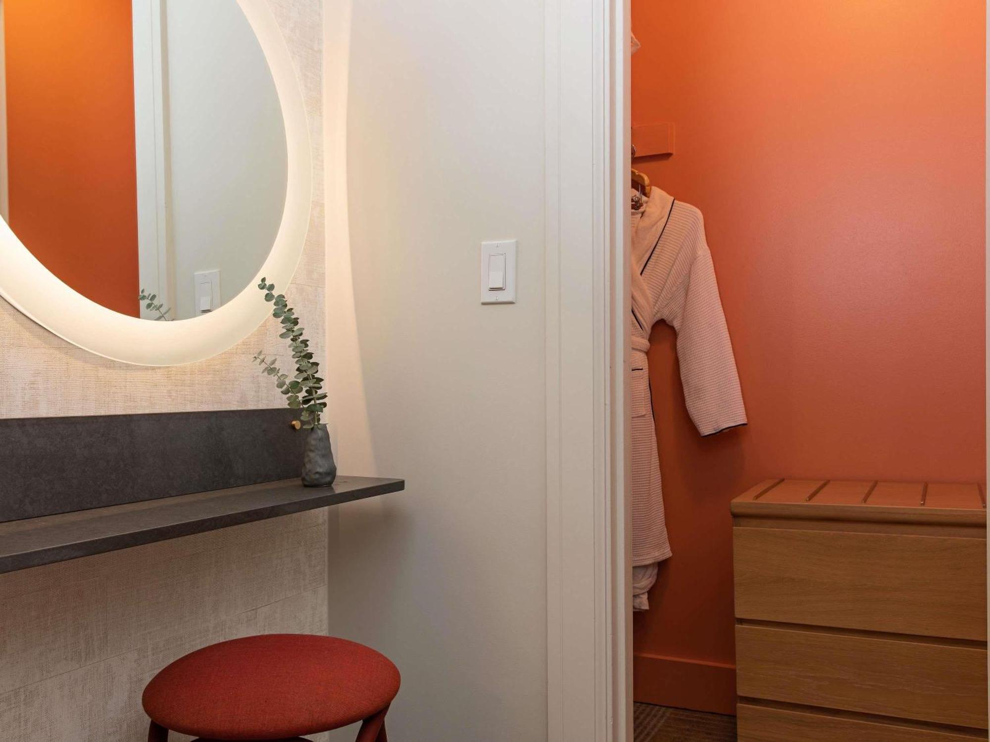 Superior King Room Cityview