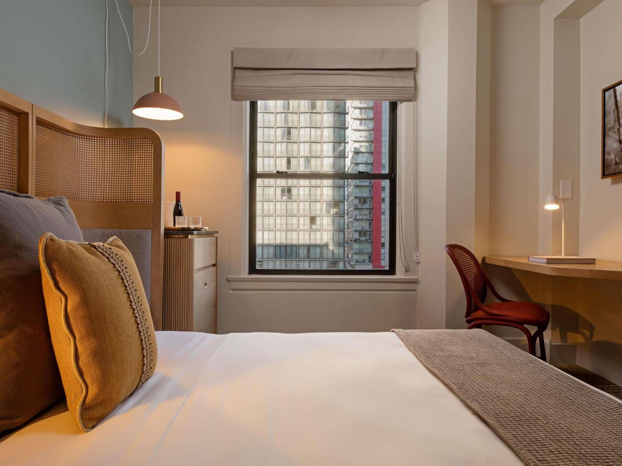 Classic Queen Room Cityview