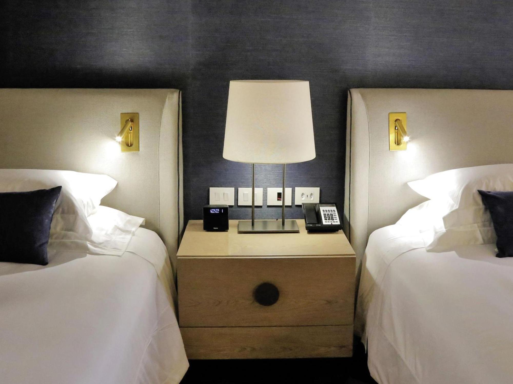 Fairmont Twin Room City View
