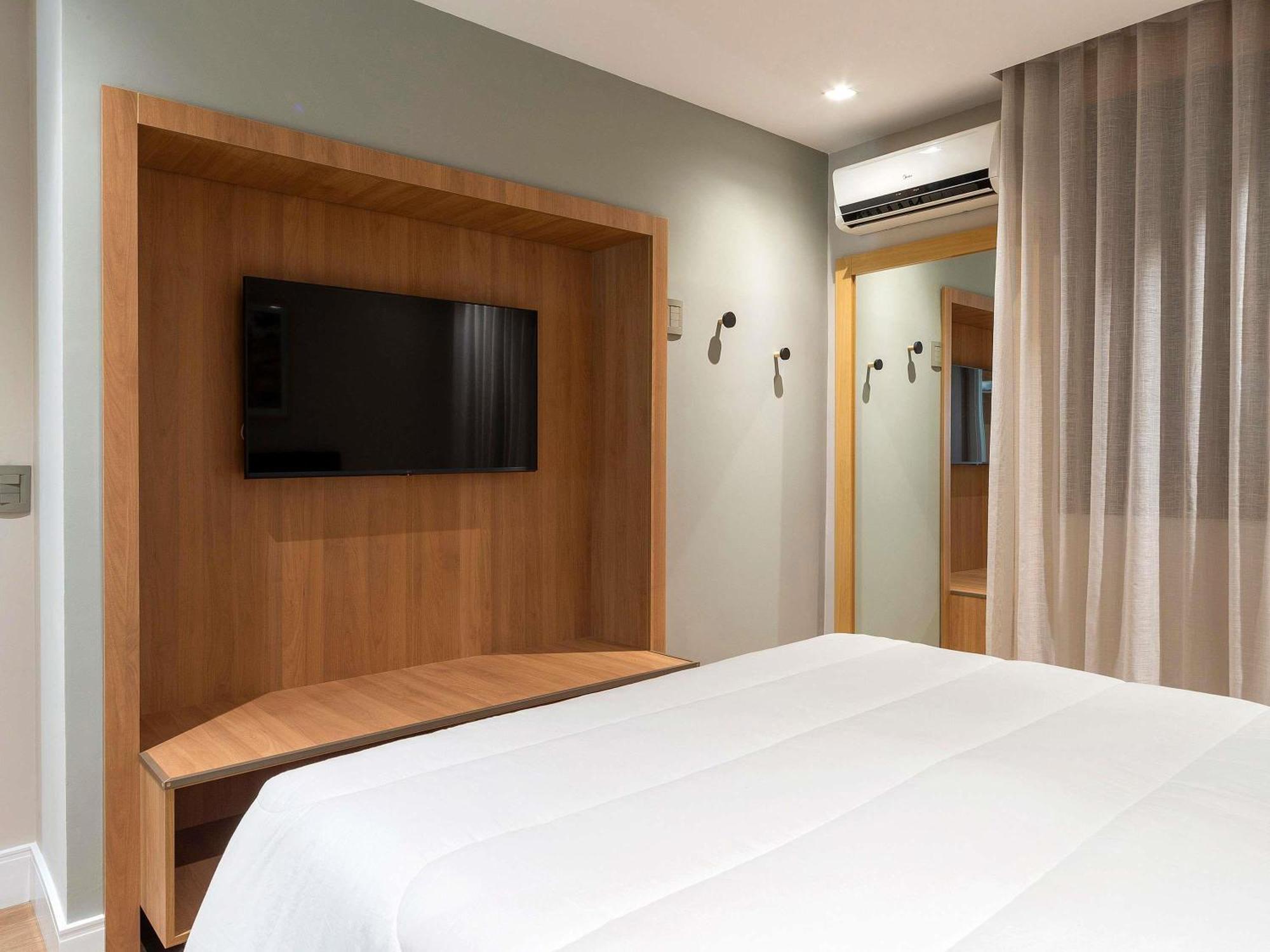 Executive Room a Queen Bed a Sofa