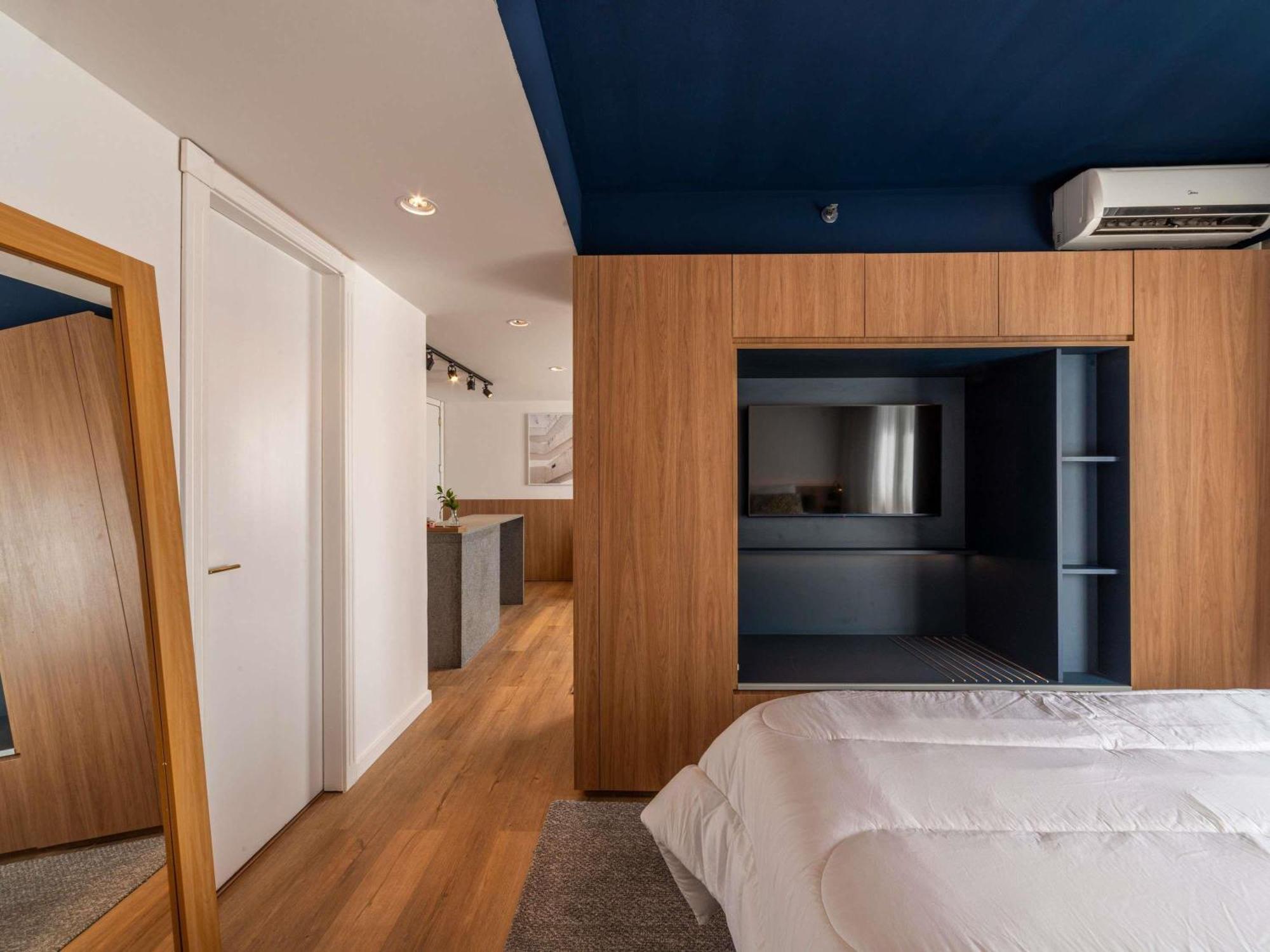 Executive Room a Queen Bed a Sofa