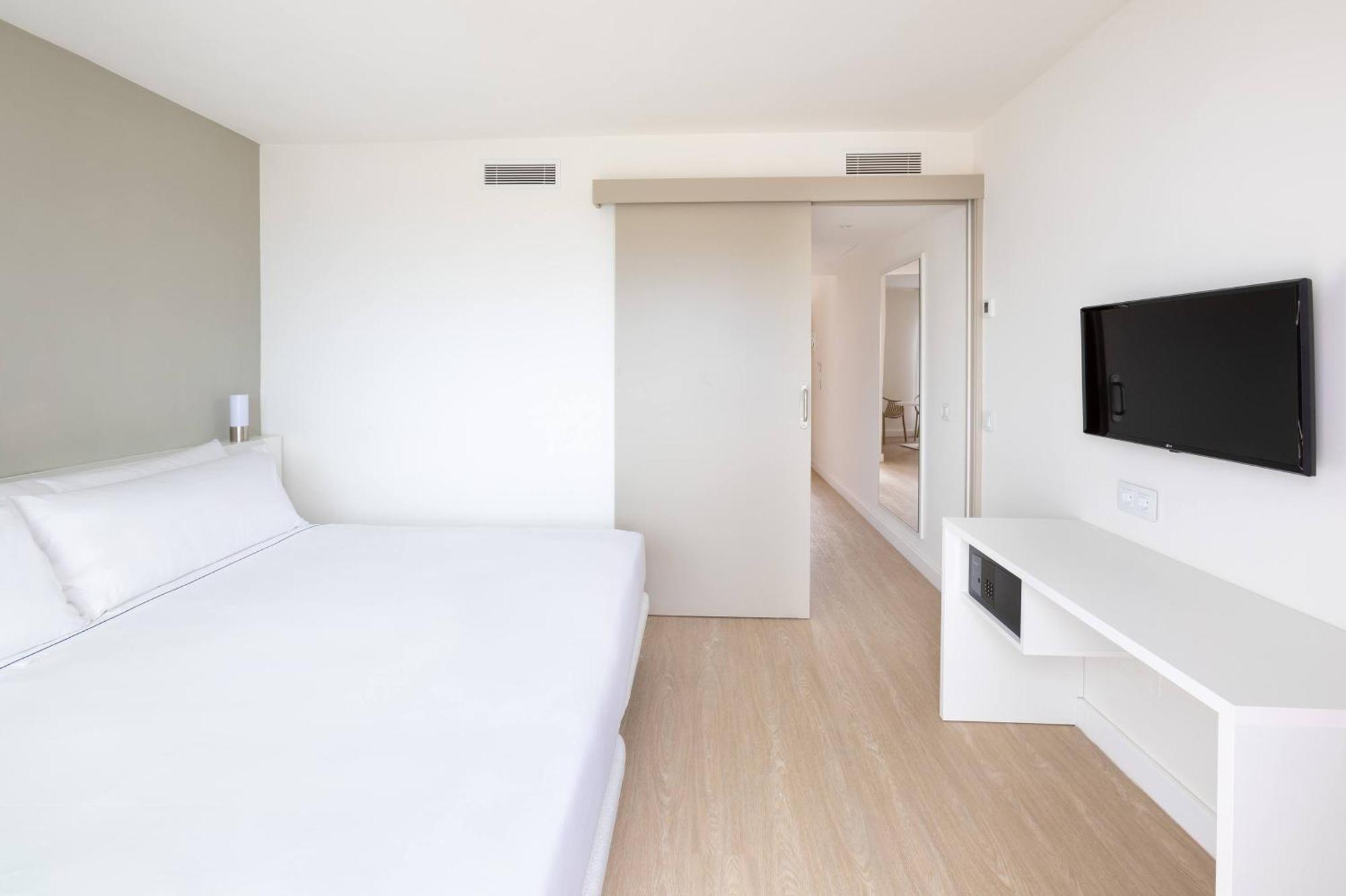 Junior Suite Pool Access