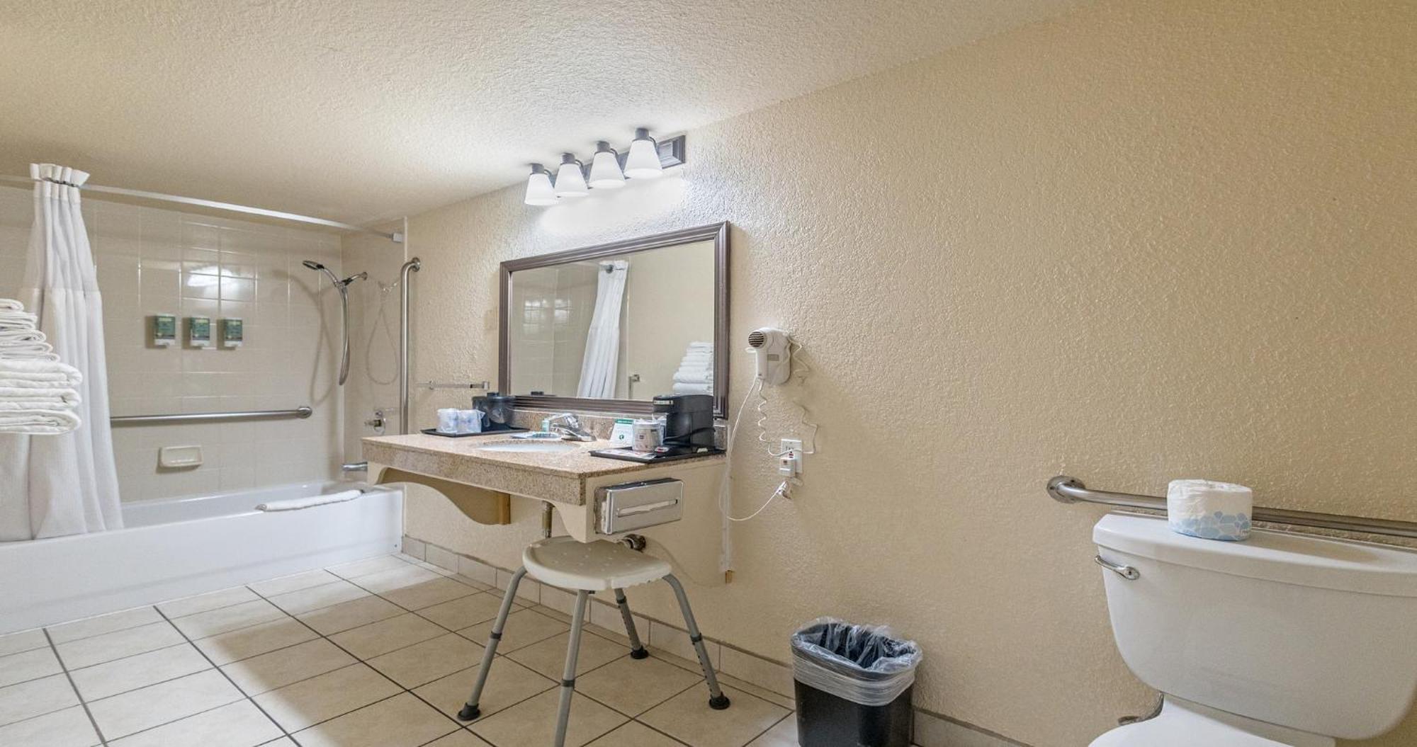 King Room Bath Tub Disability Access or Non-Smoking