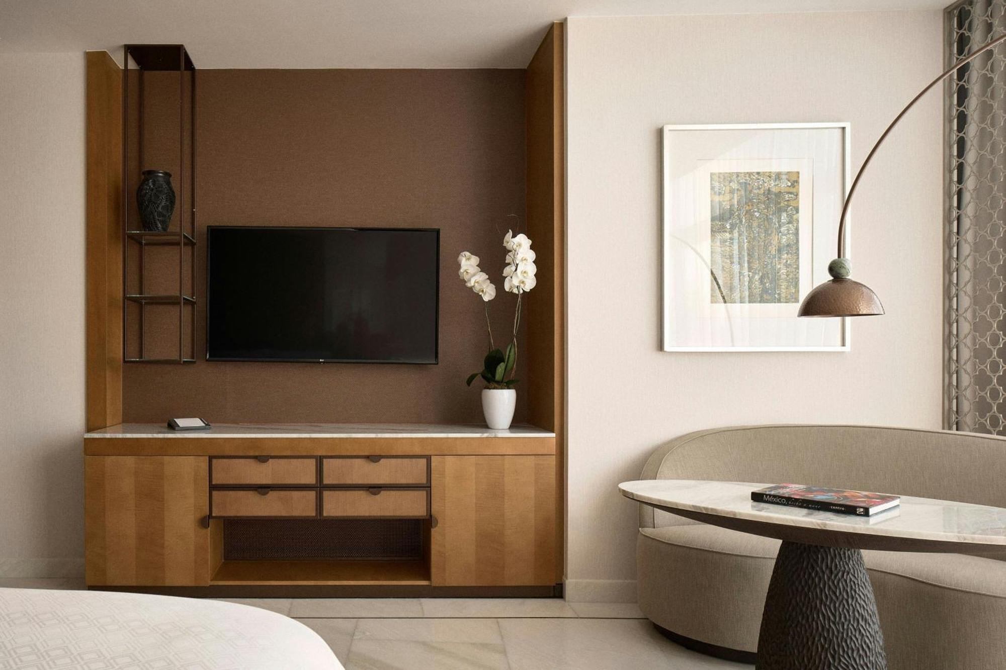 Deluxe Butler Service Guest room 2 Queen
