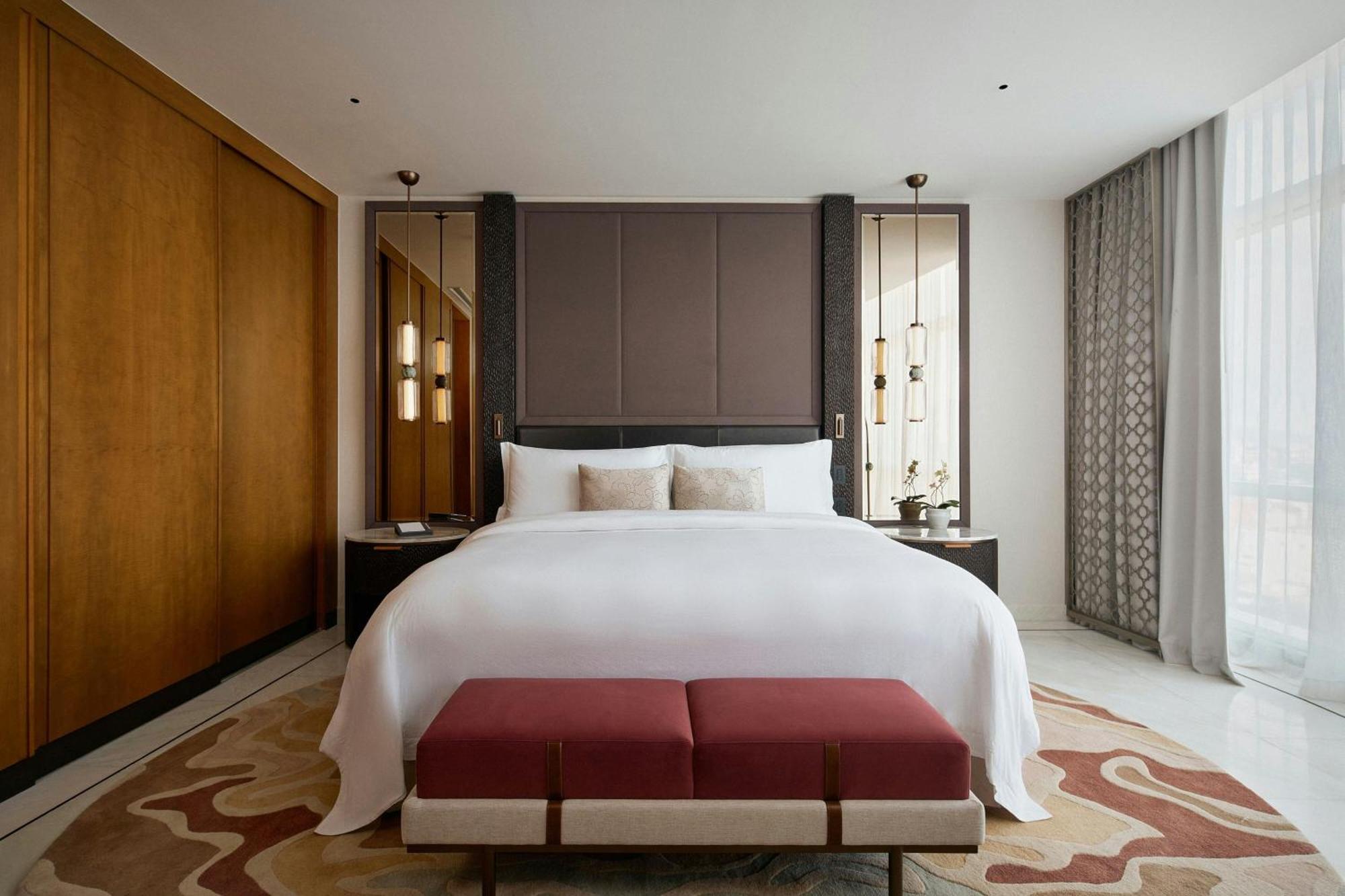 Deluxe Butler Service Guest room 1 King
