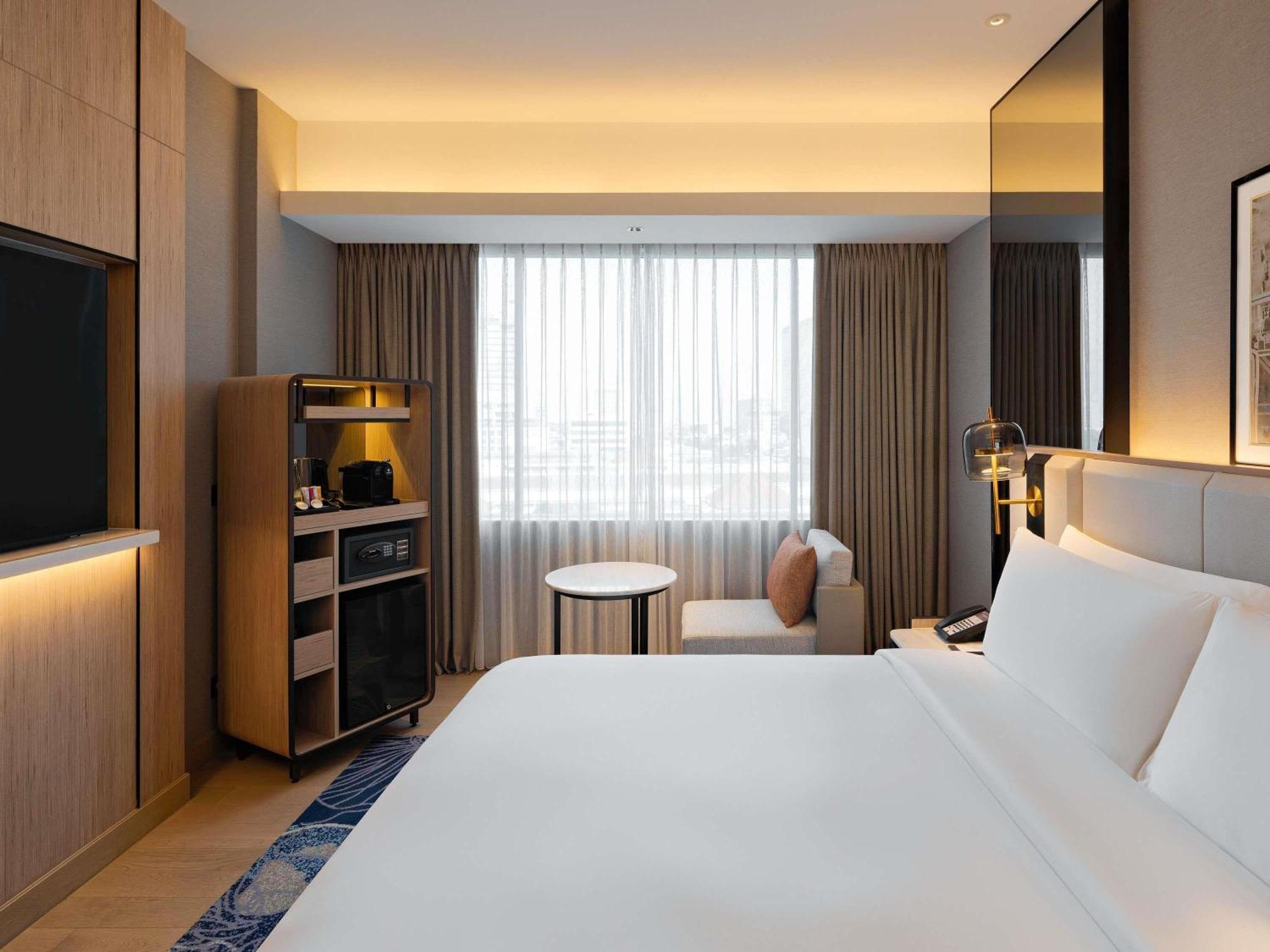 Executive Queen Room One Queen Bed