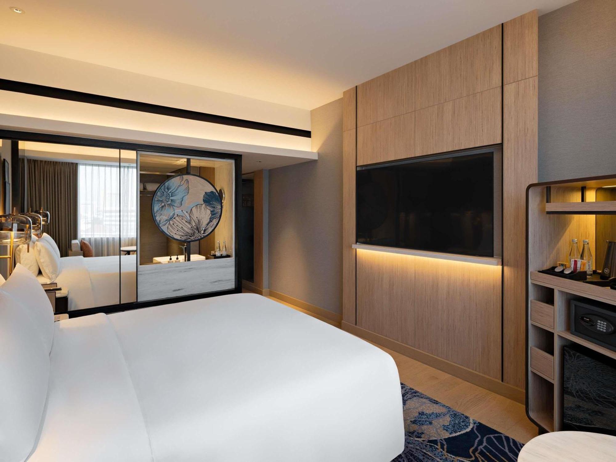 Executive Queen Room One Queen Bed