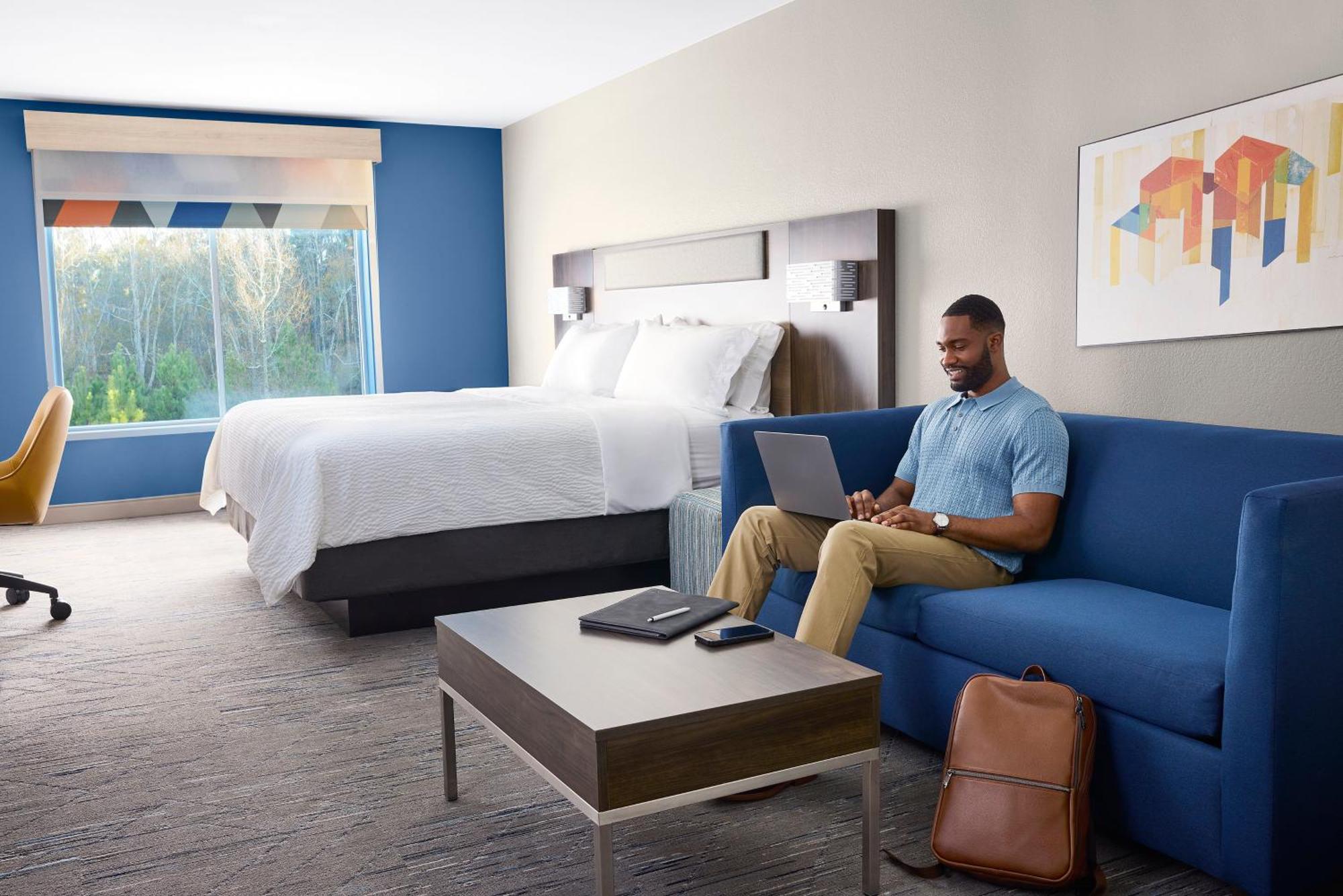 One-Bedroom King Suite Tub