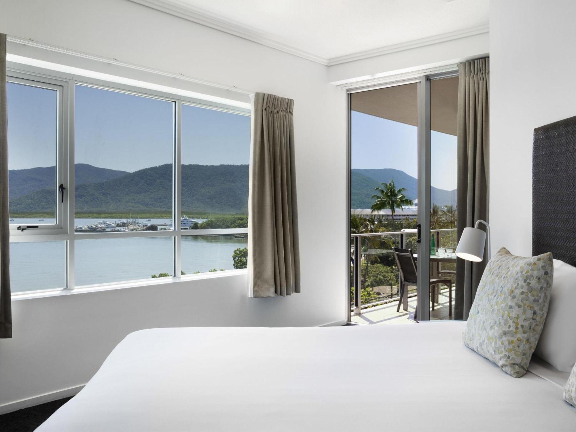 One-Bedroom Ocean View Apartment