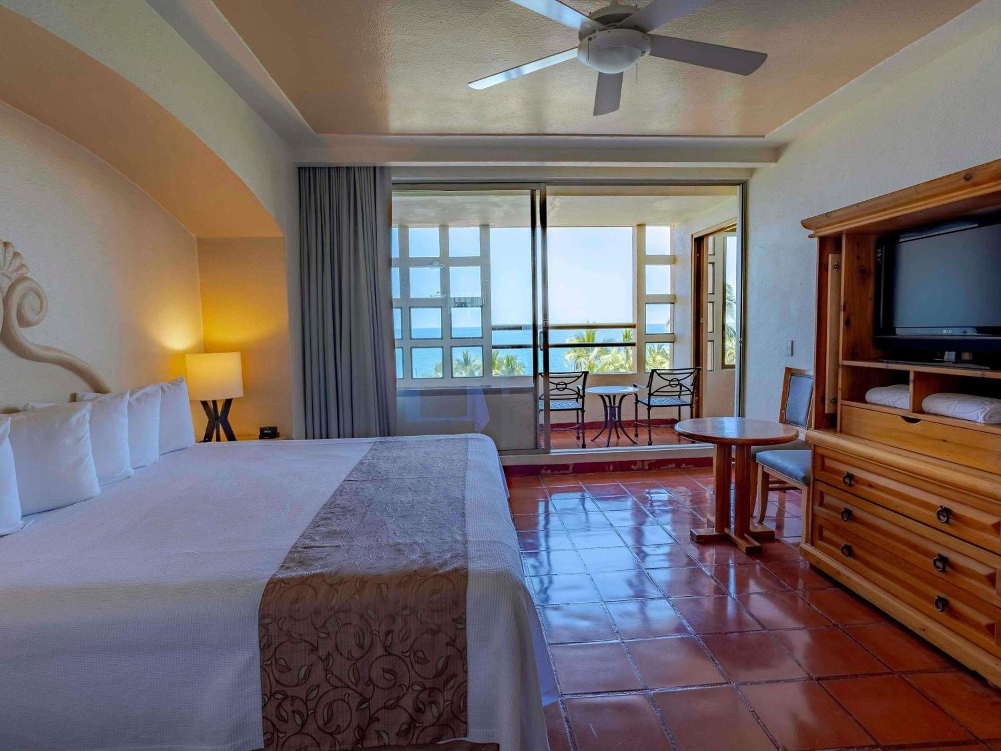 One-Bedroom King Suite Jacuzzi Terrace Partial Ocean View