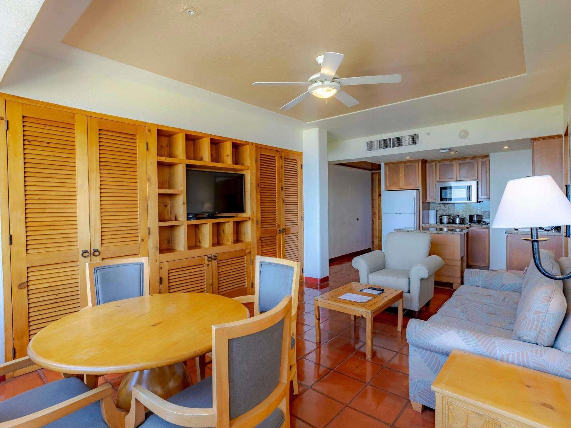 Accessible One-Bedroom King Suite Jacuzzi Terrace Ocean View Mobility Access
