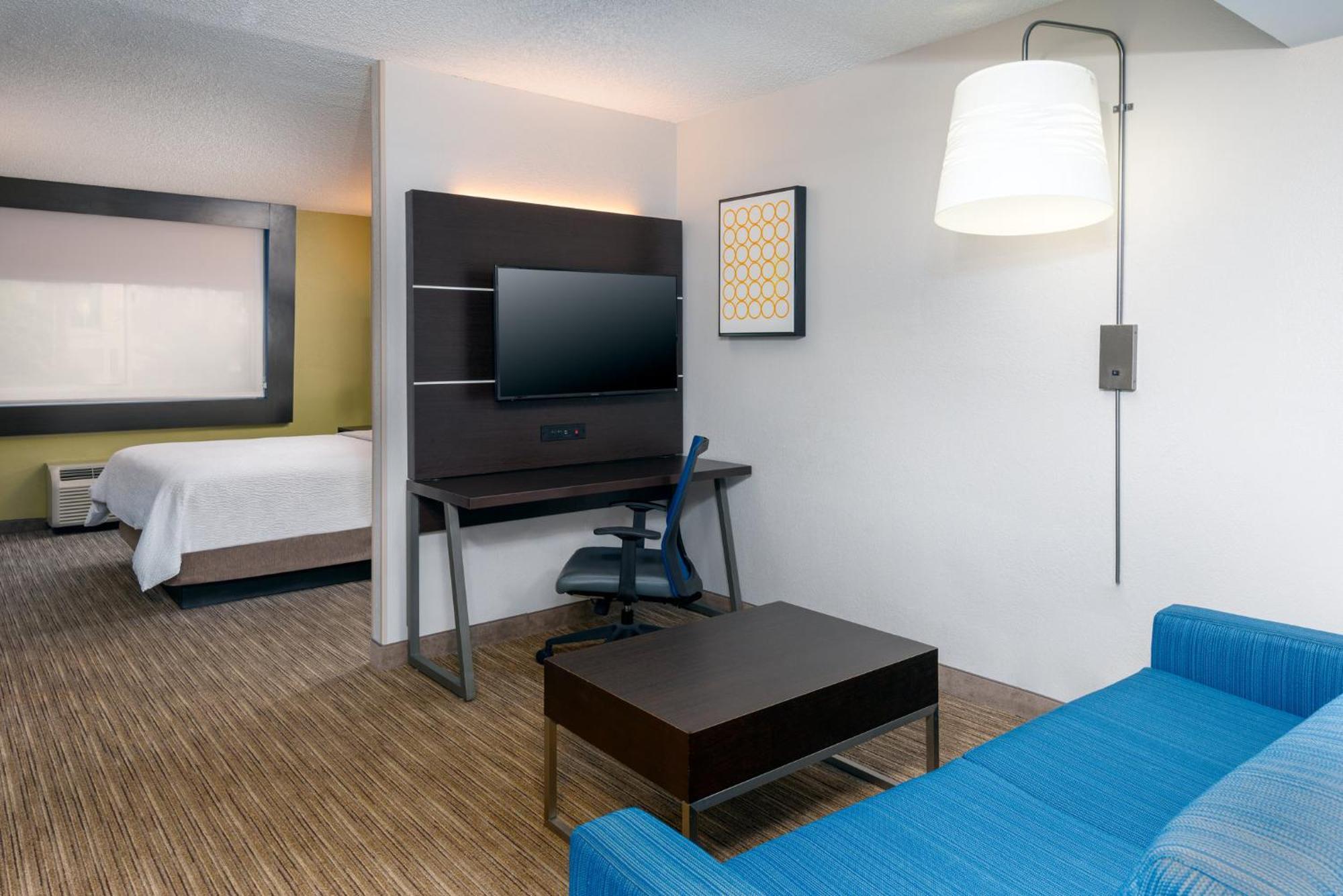 King Suite Mobility Accessible Tub