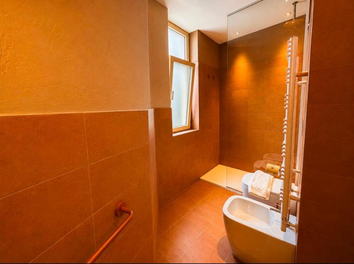 Comfort Triple Room Shower