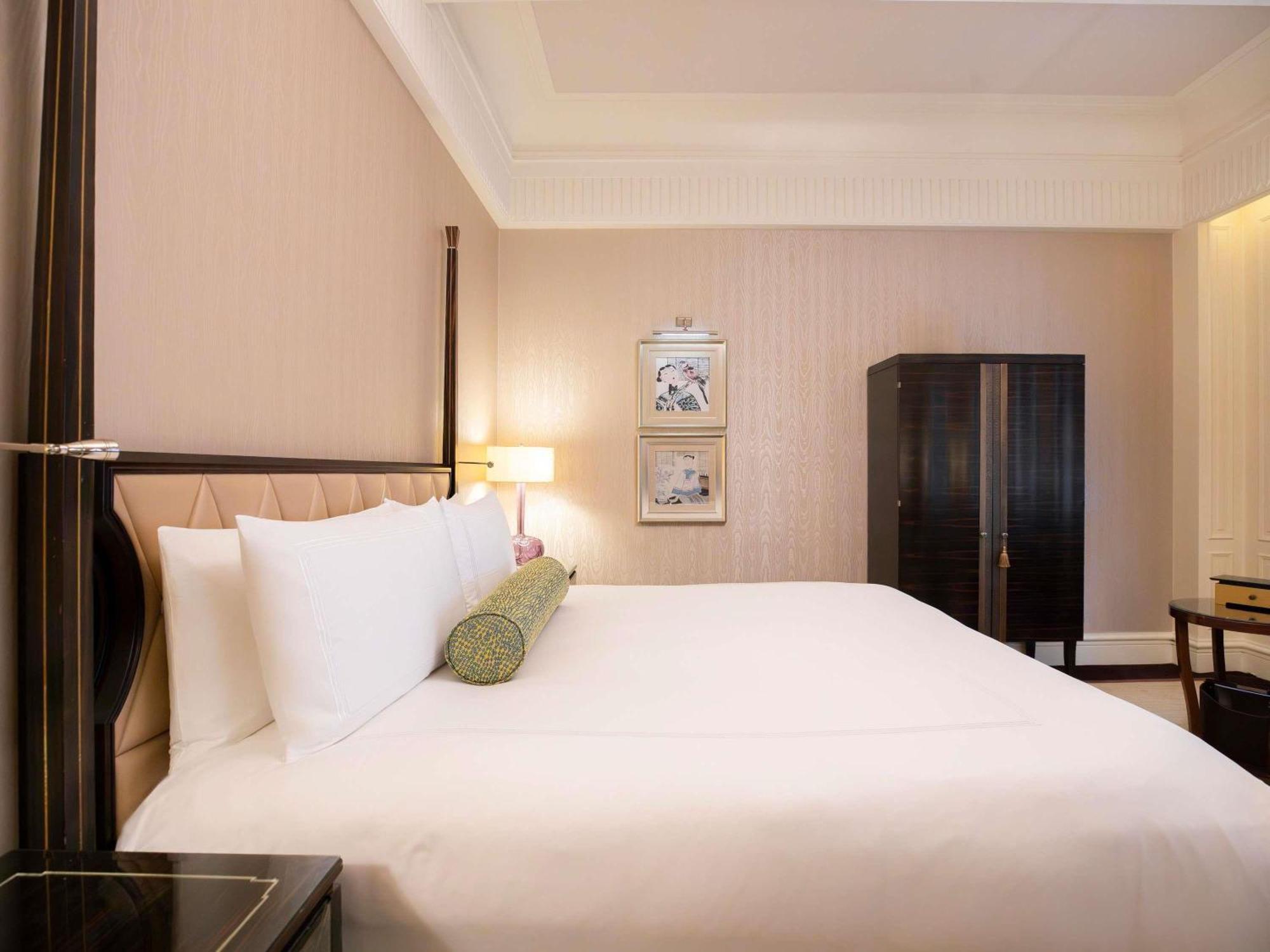 Fairmont King Room ‌First Round Minibar Soft Drink