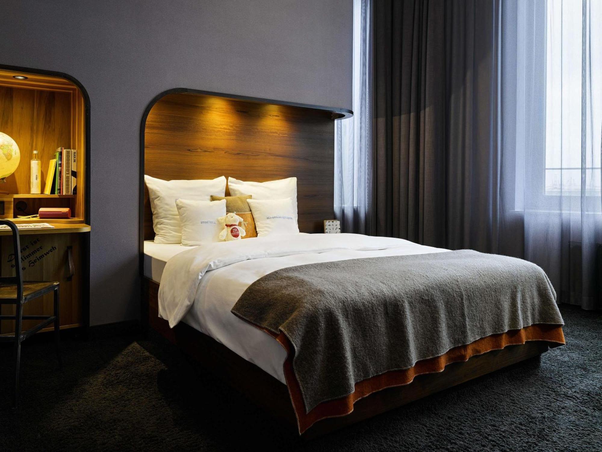 Medium Room