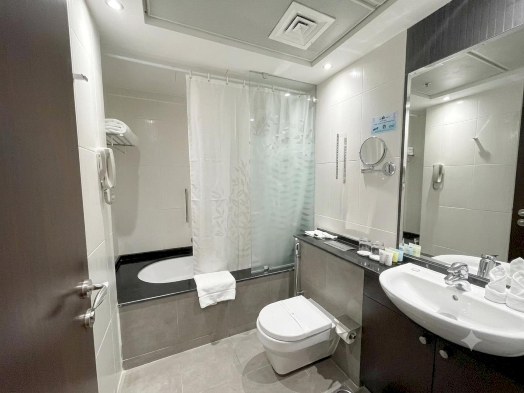 Deluxe Studio King Apartment