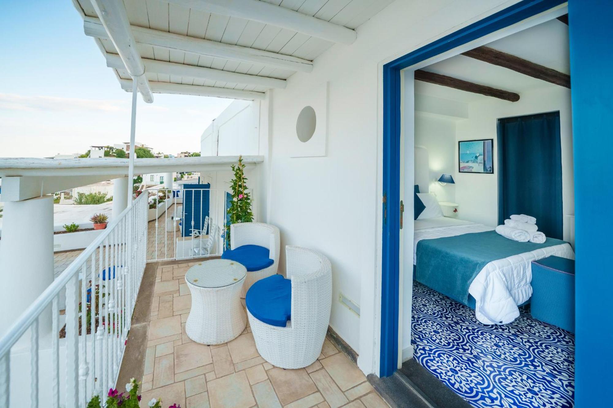 Double or Twin Room Sea View