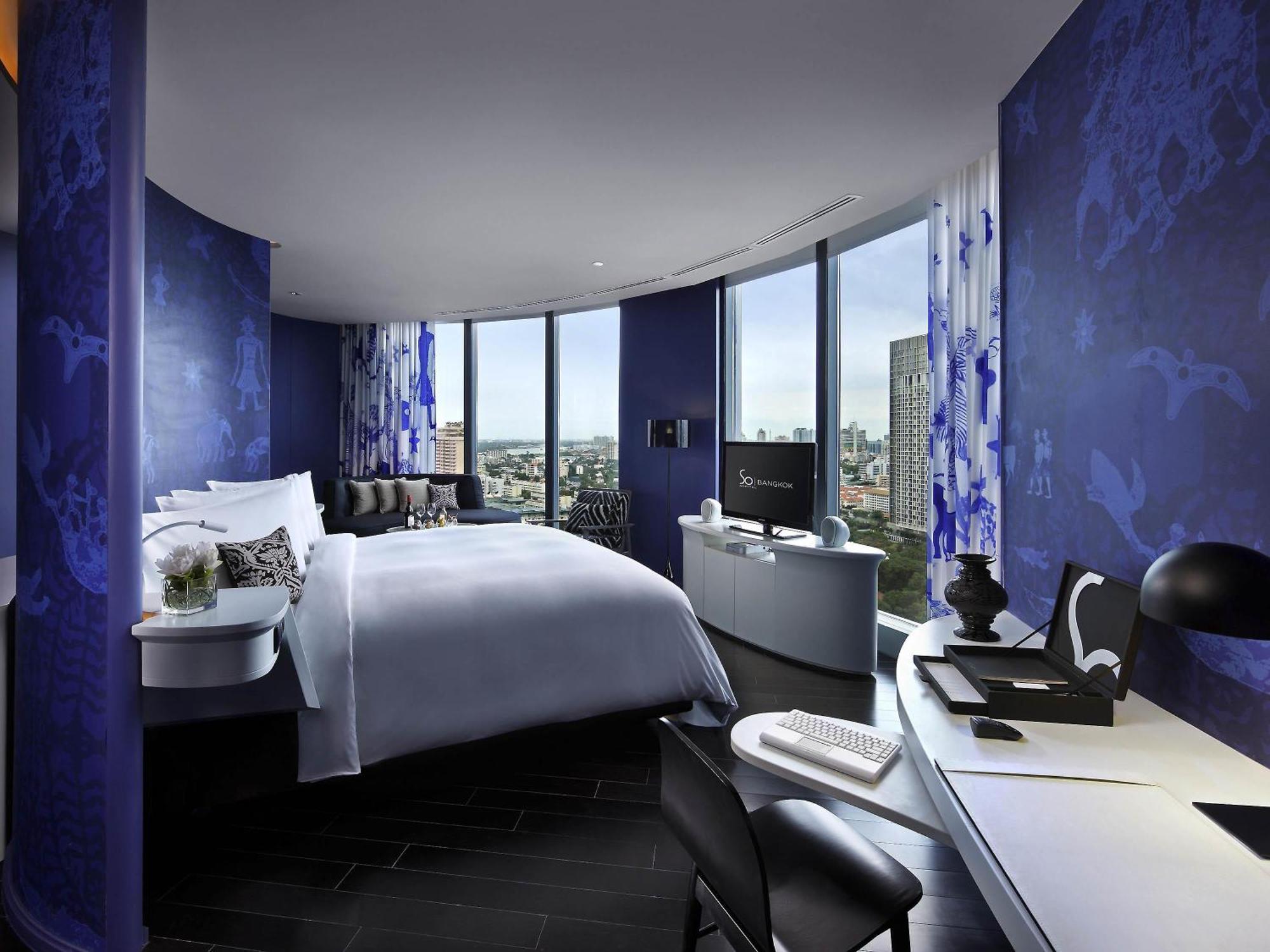 SO King Studio Room Skyline City View Club Signature Benefits