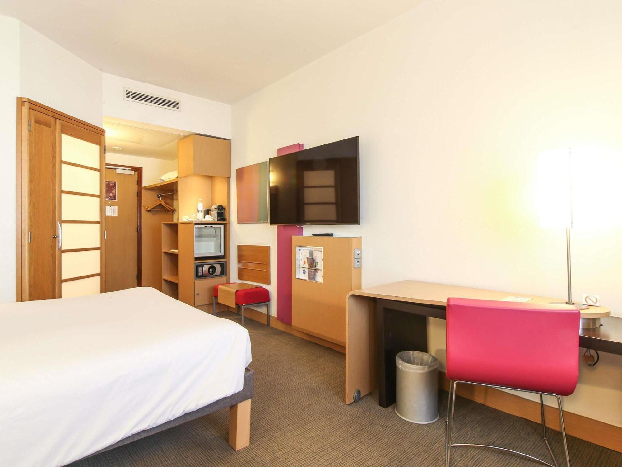 Superior Double Room Sofa