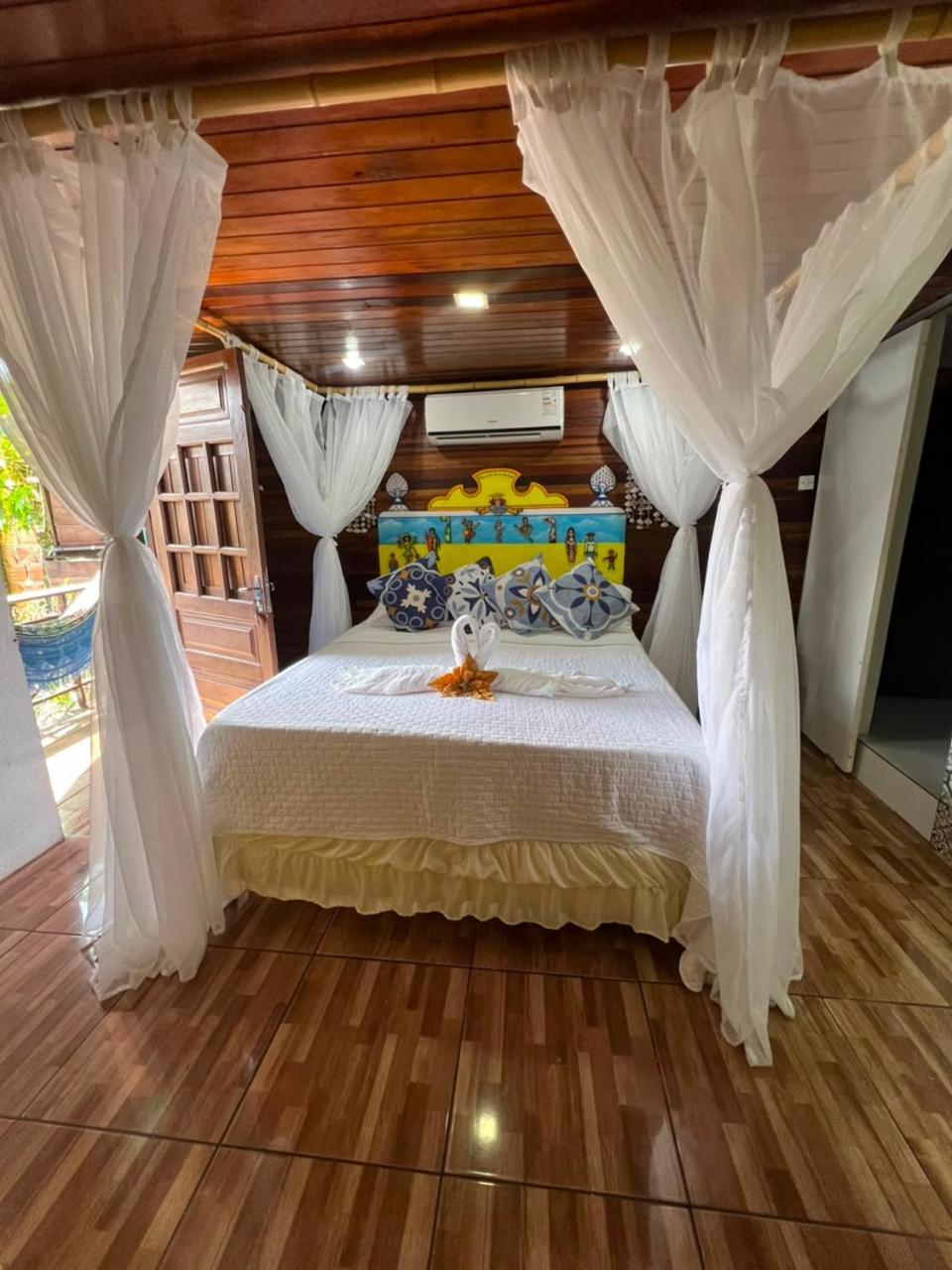 Suíte com Vista para a Piscina