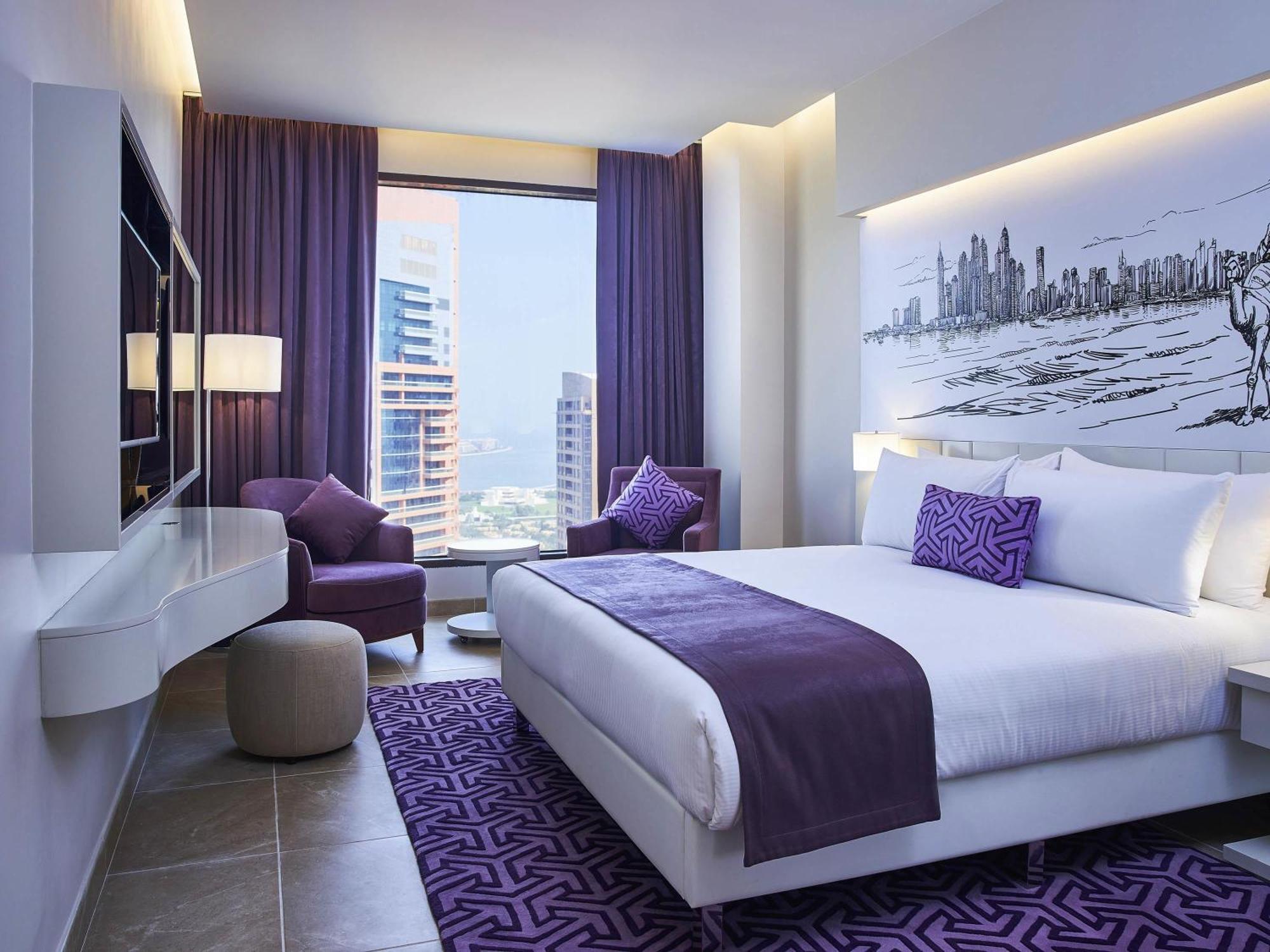 Prestige Two-Bedroom Suite Skyline View Shuttle Beach Transfer Next to Metro Station